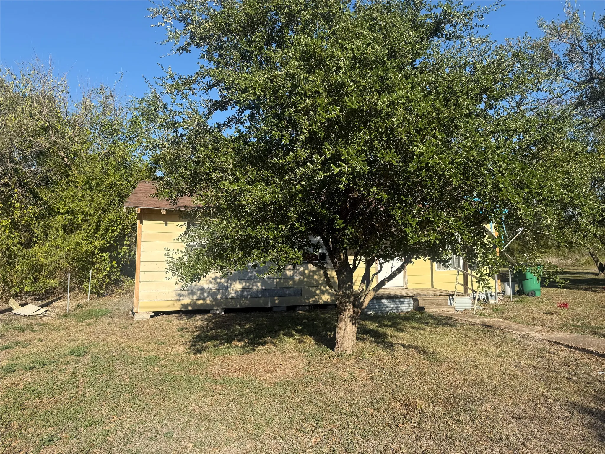 Single Family Residence For Sale in Mc Lennan County , 310 N ELM, Mart, Texas 76664, 3 Bedroom, 1 Bathroom, Garage spaces, 1,041 Sqft, built in 1935, mls#21417895, Real Estate Agent in Mart, Homes For Sale in Mc Lennan county, Homes For Sale in Mart, Realtor in Mart Texas, Real Estate Brokerage Independent Realty Texas, Luminita Cordes Realtor
