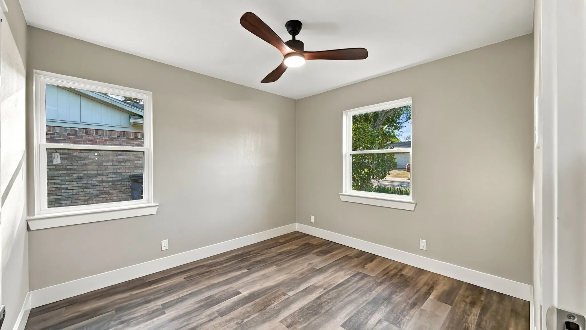 Single Family Residence For Sale in Tarrant County , 4732 Burgess Drive, Fort Worth, Texas 76132, 3 Bedroom, 2 Bathroom, 2 Garage spaces, 1,225 Sqft, built in 1959, mls#21415939, Real Estate Agent in Fort Worth, Homes For Sale in Tarrant county, Homes For Sale in Fort Worth, Realtor in Fort Worth Texas, Real Estate Brokerage Independent Realty Texas, Luminita Cordes Realtor