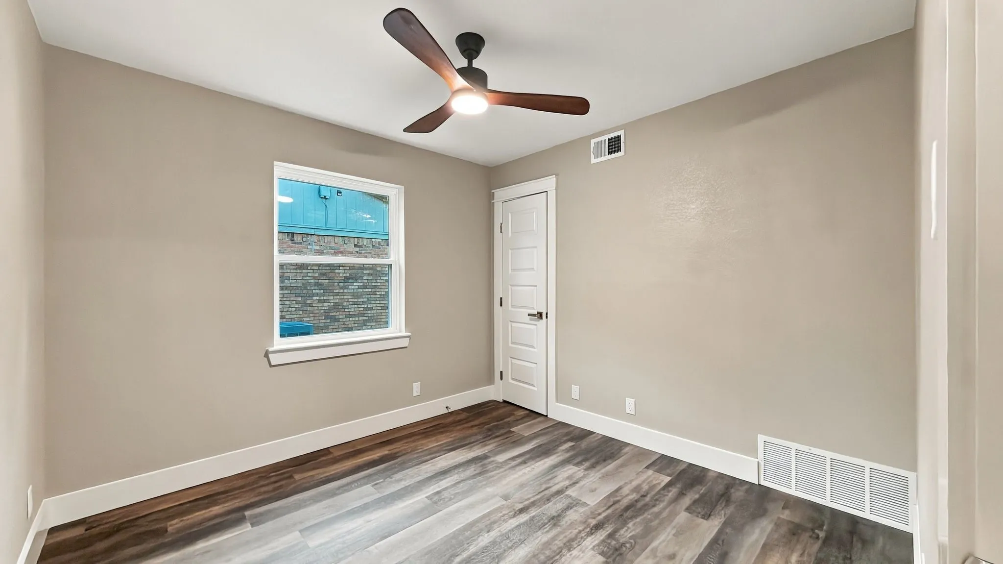 Single Family Residence For Sale in Tarrant County , 4732 Burgess Drive, Fort Worth, Texas 76132, 3 Bedroom, 2 Bathroom, 2 Garage spaces, 1,225 Sqft, built in 1959, mls#21415939, Real Estate Agent in Fort Worth, Homes For Sale in Tarrant county, Homes For Sale in Fort Worth, Realtor in Fort Worth Texas, Real Estate Brokerage Independent Realty Texas, Luminita Cordes Realtor