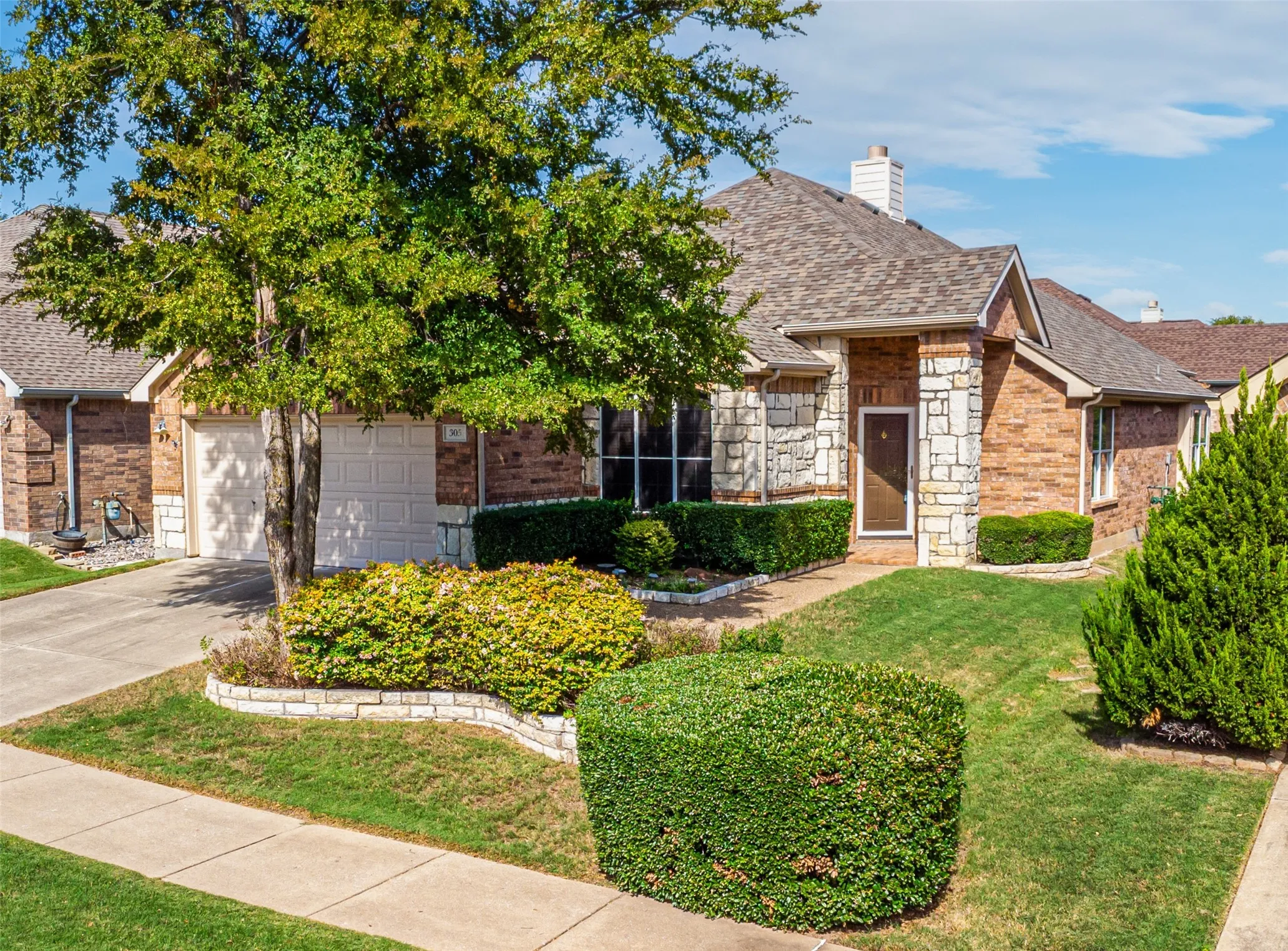 Single Family Residence For Sale in Collin County , 305 Wrangler Drive, Fairview, Texas 75069, 2 Bedroom, 2 Bathroom, 2 Garage spaces, 1,749 Sqft, built in 2004, mls#21417052, Real Estate Agent in Fairview, Homes For Sale in Collin county, Homes For Sale in Fairview, Realtor in Fairview Texas, Real Estate Brokerage Independent Realty Texas, Luminita Cordes Realtor