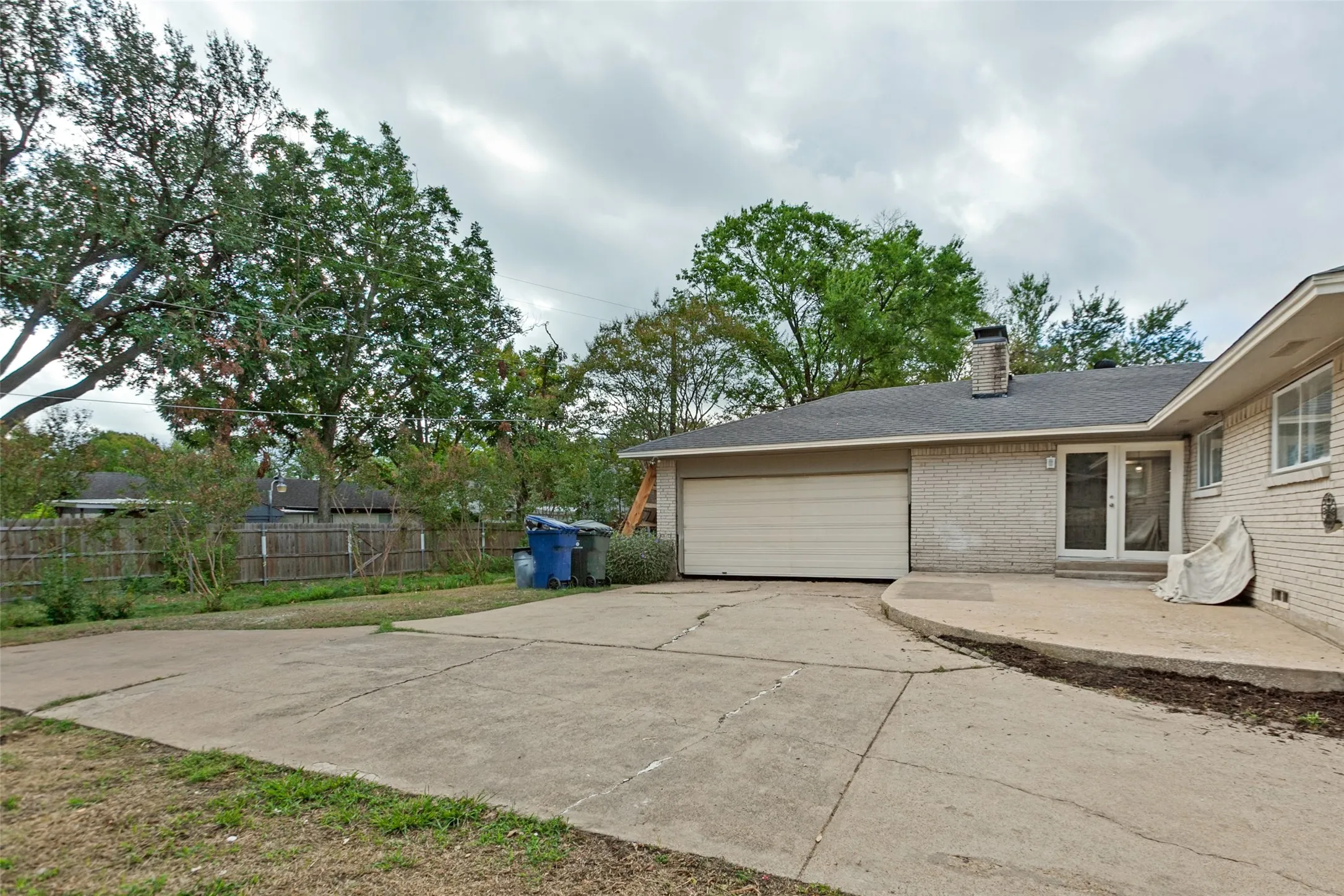 Single Family Residence For Sale in Dallas County , 1116 Atlanta Circle, Garland, Texas 75041, 3 Bedroom, 2 Bathroom, 2 Garage spaces, 1,626 Sqft, built in 1963, mls#21418109, Real Estate Agent in Garland, Homes For Sale in Dallas county, Homes For Sale in Garland, Realtor in Garland Texas, Real Estate Brokerage Independent Realty Texas, Luminita Cordes Realtor
