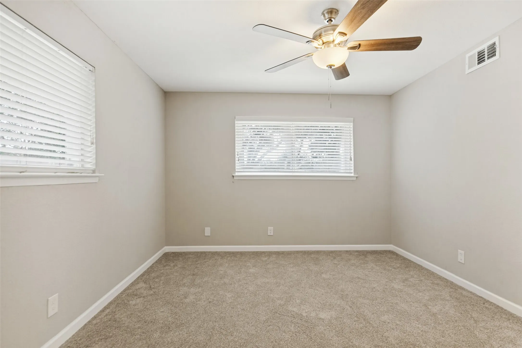 Single Family Residence For Sale in Dallas County , 1116 Atlanta Circle, Garland, Texas 75041, 3 Bedroom, 2 Bathroom, 2 Garage spaces, 1,626 Sqft, built in 1963, mls#21418109, Real Estate Agent in Garland, Homes For Sale in Dallas county, Homes For Sale in Garland, Realtor in Garland Texas, Real Estate Brokerage Independent Realty Texas, Luminita Cordes Realtor