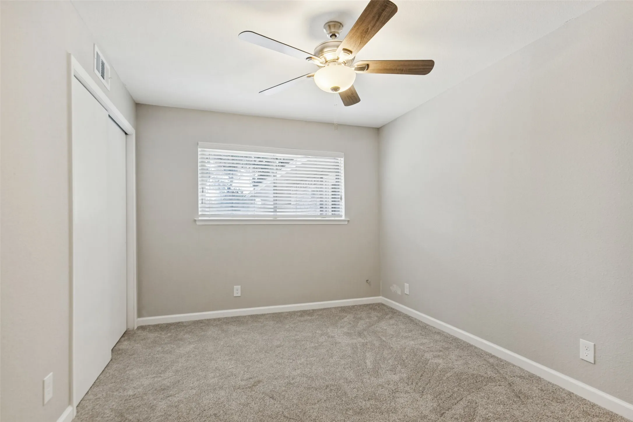 Single Family Residence For Sale in Dallas County , 1116 Atlanta Circle, Garland, Texas 75041, 3 Bedroom, 2 Bathroom, 2 Garage spaces, 1,626 Sqft, built in 1963, mls#21418109, Real Estate Agent in Garland, Homes For Sale in Dallas county, Homes For Sale in Garland, Realtor in Garland Texas, Real Estate Brokerage Independent Realty Texas, Luminita Cordes Realtor