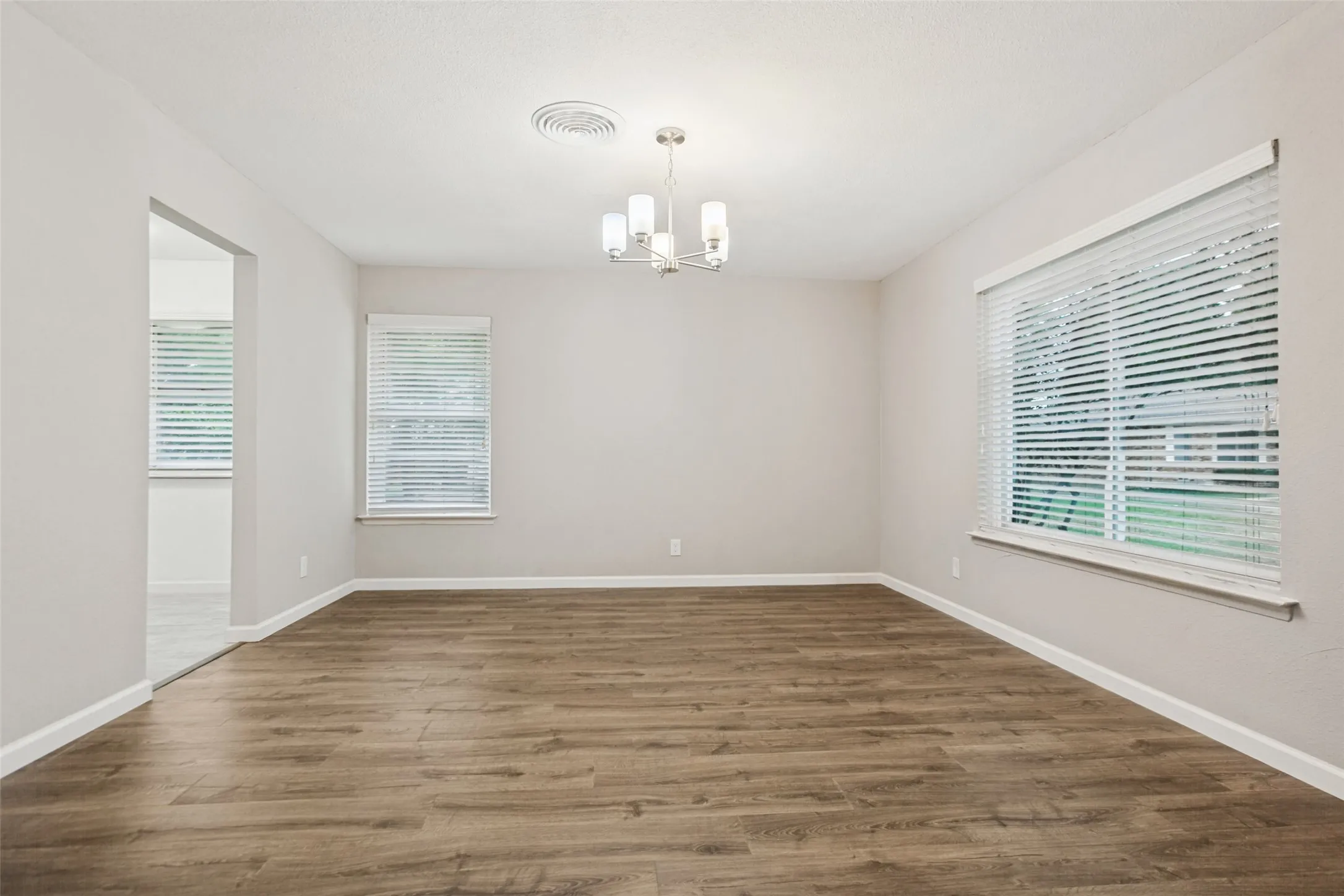 Single Family Residence For Sale in Dallas County , 1116 Atlanta Circle, Garland, Texas 75041, 3 Bedroom, 2 Bathroom, 2 Garage spaces, 1,626 Sqft, built in 1963, mls#21418109, Real Estate Agent in Garland, Homes For Sale in Dallas county, Homes For Sale in Garland, Realtor in Garland Texas, Real Estate Brokerage Independent Realty Texas, Luminita Cordes Realtor