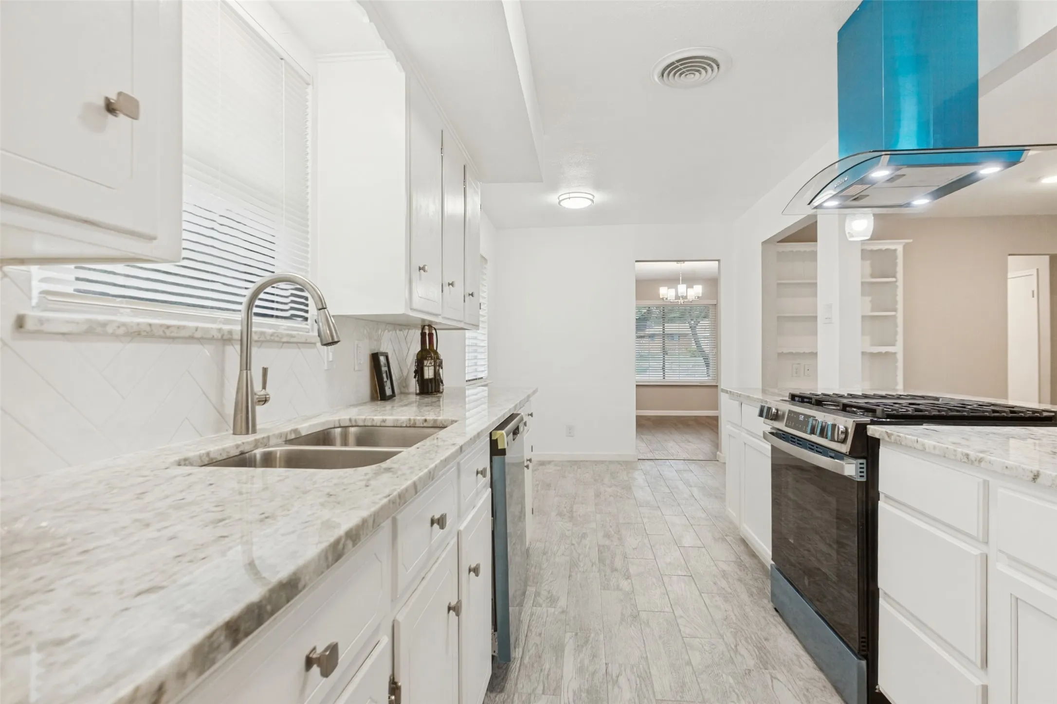 Single Family Residence For Sale in Dallas County , 1116 Atlanta Circle, Garland, Texas 75041, 3 Bedroom, 2 Bathroom, 2 Garage spaces, 1,626 Sqft, built in 1963, mls#21418109, Real Estate Agent in Garland, Homes For Sale in Dallas county, Homes For Sale in Garland, Realtor in Garland Texas, Real Estate Brokerage Independent Realty Texas, Luminita Cordes Realtor