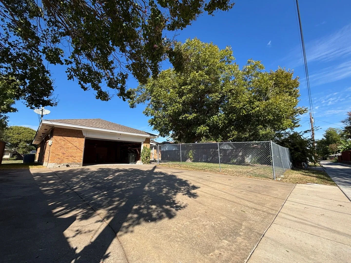 Single Family Residence For Rent in Dallas County , 1814 Bardfield Avenue, Garland, Texas 75041, 3 Bedroom, 2 Bathroom, 2 Garage spaces, 1,683 Sqft, built in 1966, mls#21417865, Real Estate Agent in Garland, Homes For Rent in Dallas county, Homes For Rent in Garland, Realtor in Garland Texas, Real Estate Brokerage Independent Realty Texas, Luminita Cordes Realtor