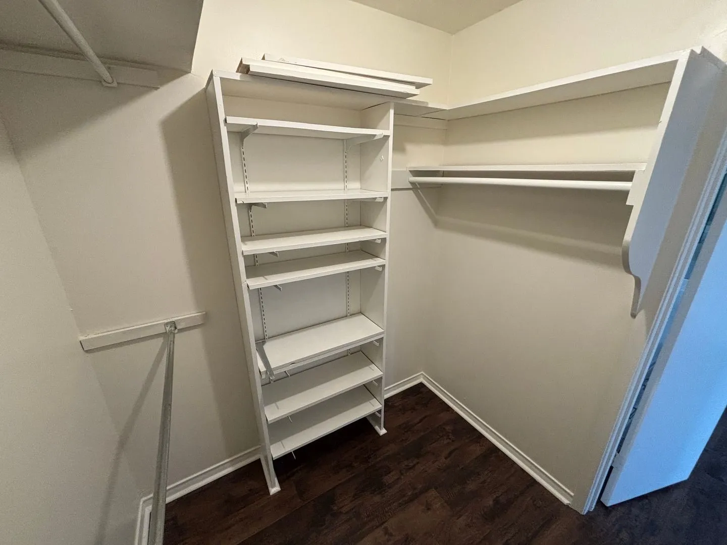 Single Family Residence For Rent in Dallas County , 1814 Bardfield Avenue, Garland, Texas 75041, 3 Bedroom, 2 Bathroom, 2 Garage spaces, 1,683 Sqft, built in 1966, mls#21417865, Real Estate Agent in Garland, Homes For Rent in Dallas county, Homes For Rent in Garland, Realtor in Garland Texas, Real Estate Brokerage Independent Realty Texas, Luminita Cordes Realtor