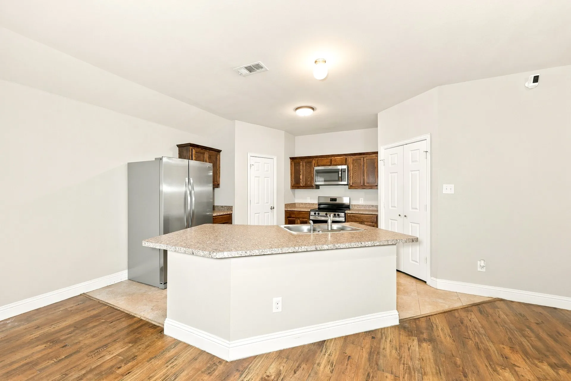 Single Family Residence For Rent in Dallas County , 15626 Gatsby Lane, Dallas, Texas 75253, 3 Bedroom, 2 Bathroom, 2 Garage spaces, 2,162 Sqft, built in 2016, mls#21418145, Real Estate Agent in Dallas, Homes For Rent in Dallas county, Homes For Rent in Dallas, Realtor in Dallas Texas, Real Estate Brokerage Independent Realty Texas, Luminita Cordes Realtor