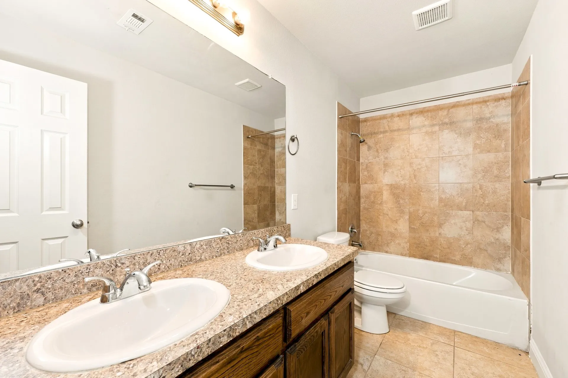 Single Family Residence For Rent in Dallas County , 15626 Gatsby Lane, Dallas, Texas 75253, 3 Bedroom, 2 Bathroom, 2 Garage spaces, 2,162 Sqft, built in 2016, mls#21418145, Real Estate Agent in Dallas, Homes For Rent in Dallas county, Homes For Rent in Dallas, Realtor in Dallas Texas, Real Estate Brokerage Independent Realty Texas, Luminita Cordes Realtor