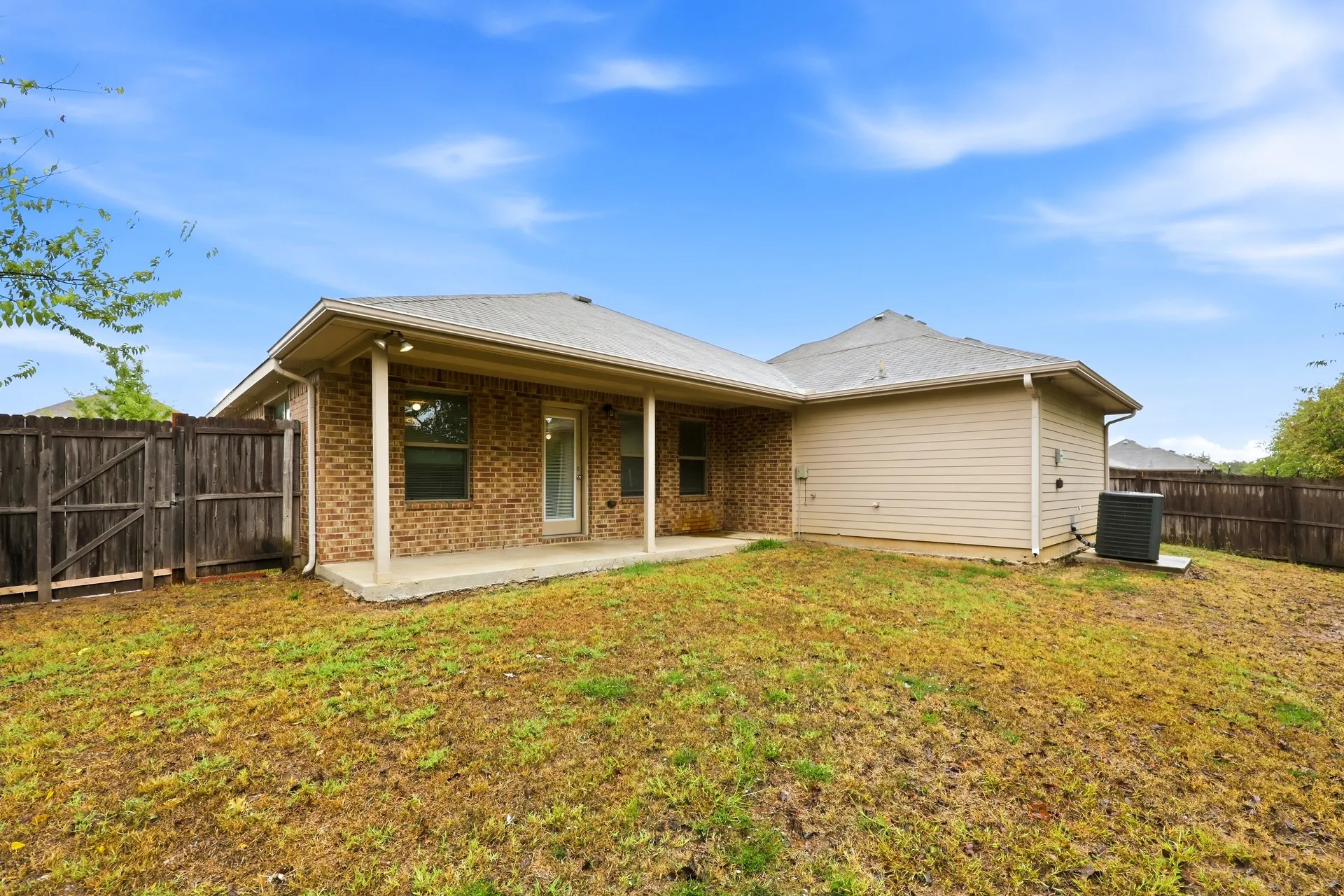 Single Family Residence For Rent in Dallas County , 15626 Gatsby Lane, Dallas, Texas 75253, 3 Bedroom, 2 Bathroom, 2 Garage spaces, 2,162 Sqft, built in 2016, mls#21418145, Real Estate Agent in Dallas, Homes For Rent in Dallas county, Homes For Rent in Dallas, Realtor in Dallas Texas, Real Estate Brokerage Independent Realty Texas, Luminita Cordes Realtor