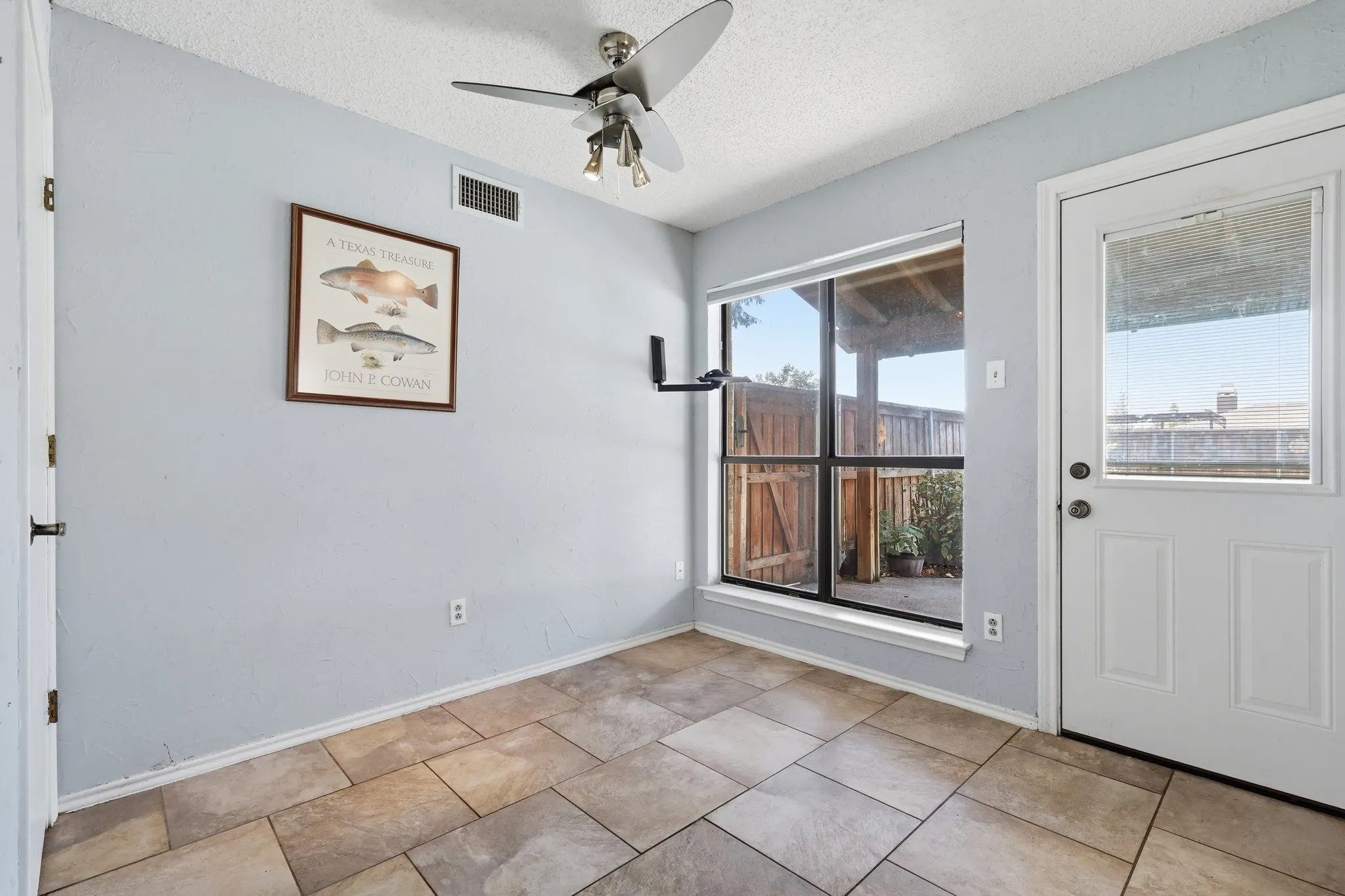 Single Family Residence For Sale in Denton County , 3103 Aspen, Carrollton, Texas 75007, 4 Bedroom, 3 Bathroom, 2 Garage spaces, 2,245 Sqft, built in 1984, mls#21416117, Real Estate Agent in Carrollton, Homes For Sale in Denton county, Homes For Sale in Carrollton, Realtor in Carrollton Texas, Real Estate Brokerage Independent Realty Texas, Luminita Cordes Realtor