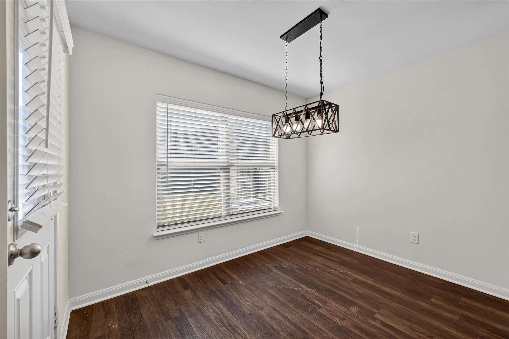 Single Family Residence For Sale in Dallas County , 14276 Greenhaw Lane, Dallas, Texas 75253, 3 Bedroom, 2 Bathroom, 2 Garage spaces, 1,315 Sqft, built in 2019, mls#21416766, Real Estate Agent in Dallas, Homes For Sale in Dallas county, Homes For Sale in Dallas, Realtor in Dallas Texas, Real Estate Brokerage Independent Realty Texas, Luminita Cordes Realtor