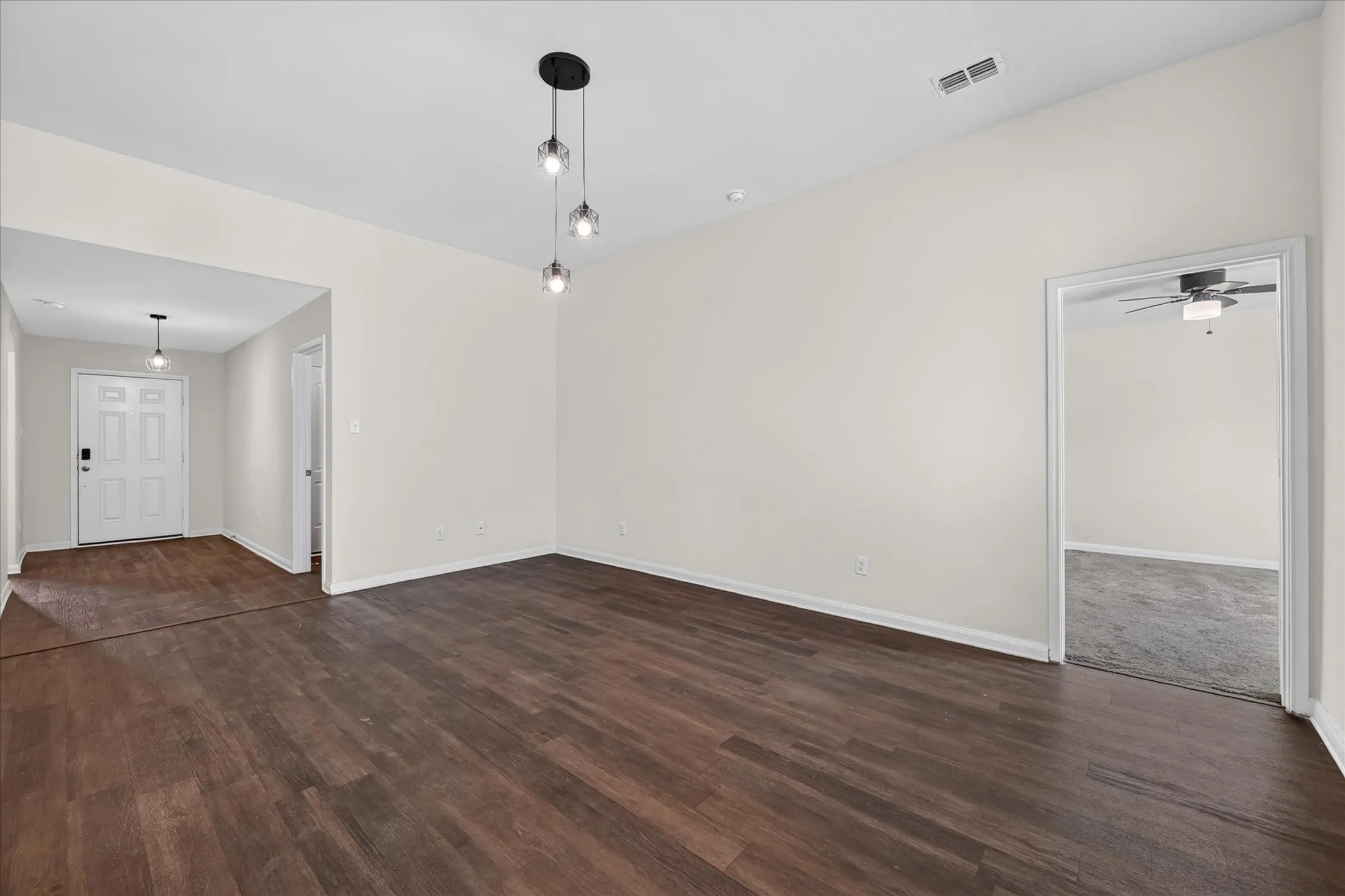Single Family Residence For Sale in Dallas County , 14276 Greenhaw Lane, Dallas, Texas 75253, 3 Bedroom, 2 Bathroom, 2 Garage spaces, 1,315 Sqft, built in 2019, mls#21416766, Real Estate Agent in Dallas, Homes For Sale in Dallas county, Homes For Sale in Dallas, Realtor in Dallas Texas, Real Estate Brokerage Independent Realty Texas, Luminita Cordes Realtor