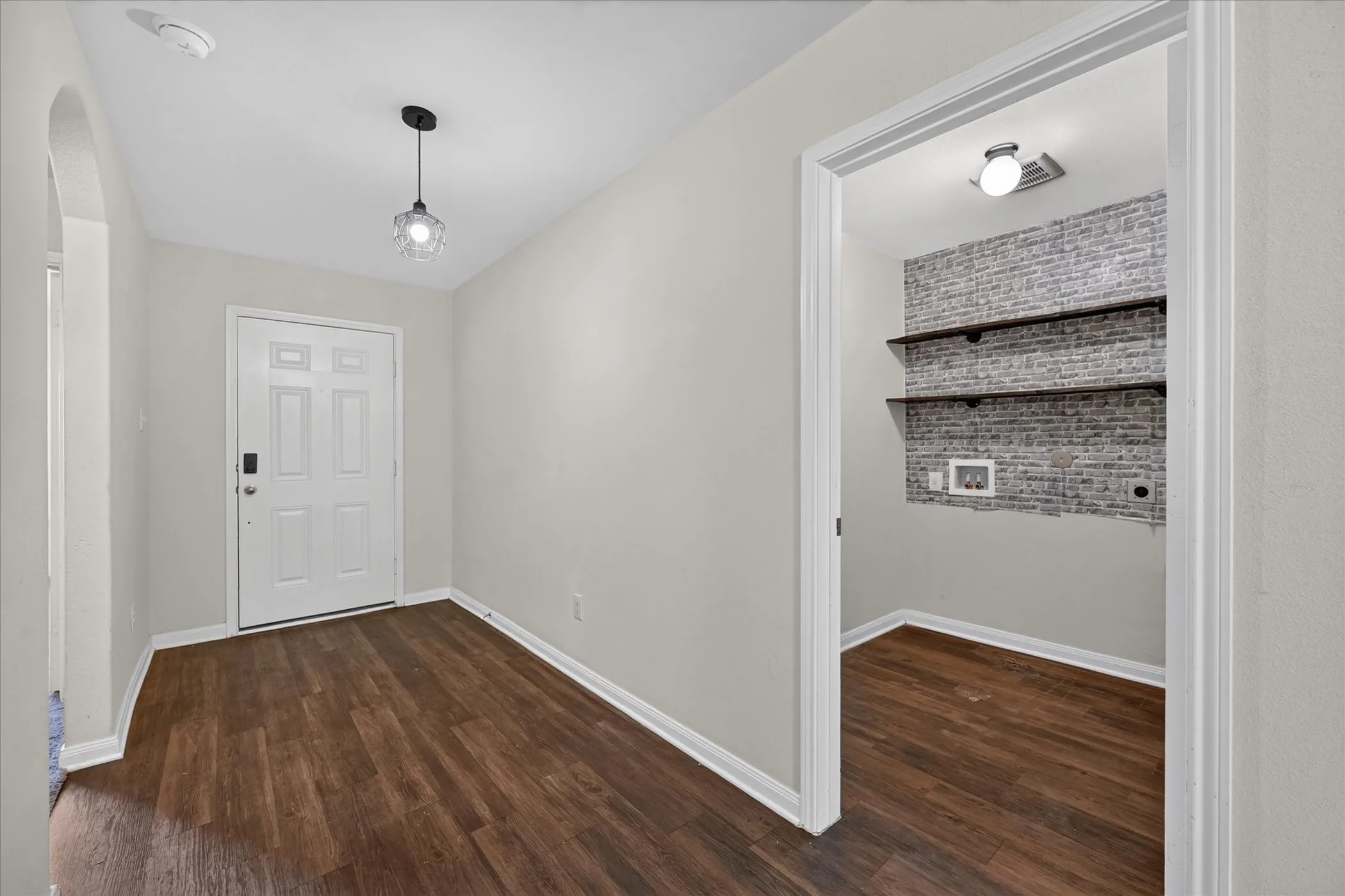 Single Family Residence For Sale in Dallas County , 14276 Greenhaw Lane, Dallas, Texas 75253, 3 Bedroom, 2 Bathroom, 2 Garage spaces, 1,315 Sqft, built in 2019, mls#21416766, Real Estate Agent in Dallas, Homes For Sale in Dallas county, Homes For Sale in Dallas, Realtor in Dallas Texas, Real Estate Brokerage Independent Realty Texas, Luminita Cordes Realtor
