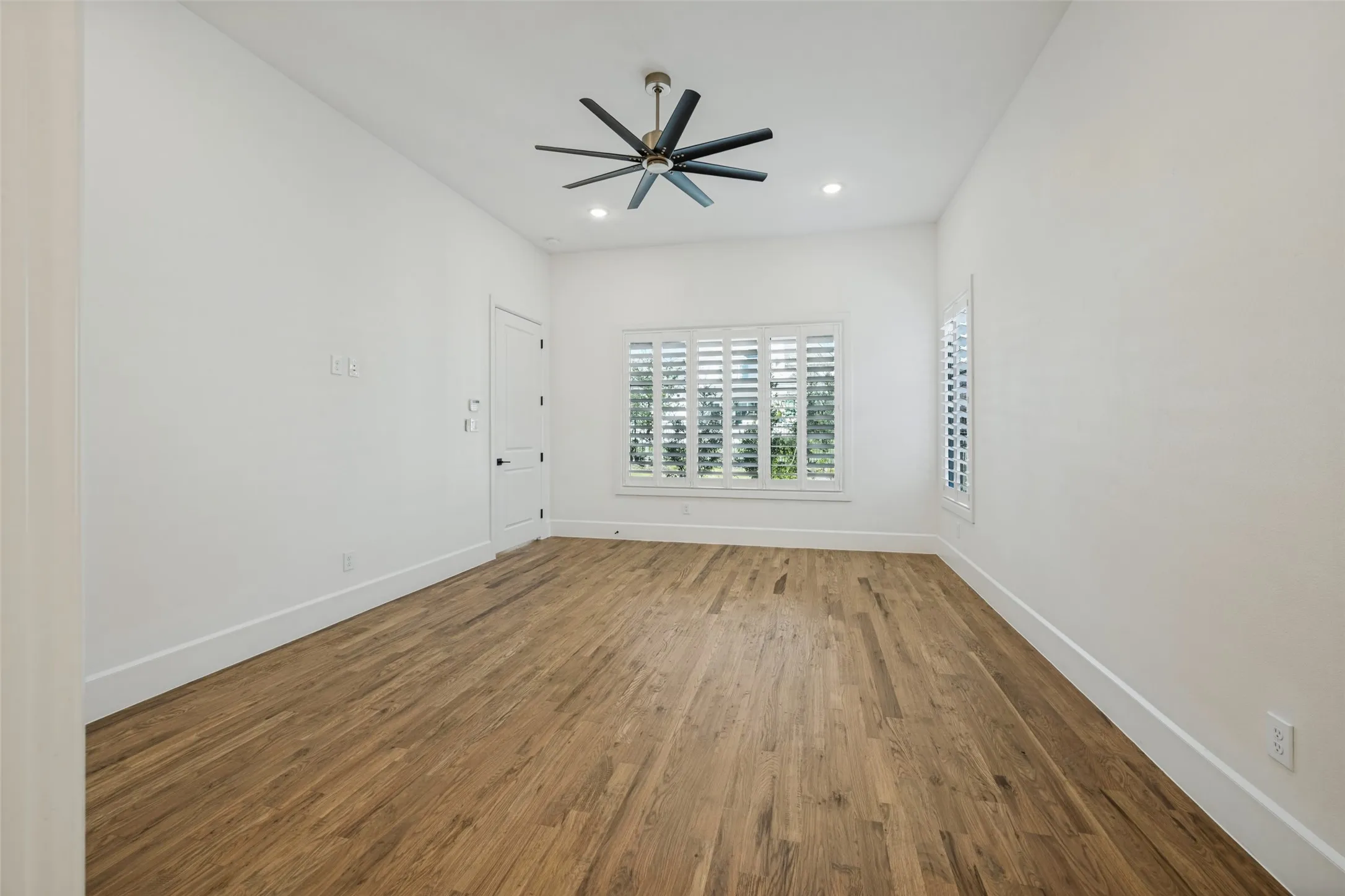 Single Family Residence For Sale in Tarrant County , 9704 Latour Court, Fort Worth, Texas 76126, 5 Bedroom, 5 Bathroom, 3 Garage spaces, 4,005 Sqft, built in 2021, mls#21410410, Real Estate Agent in Fort Worth, Homes For Sale in Tarrant county, Homes For Sale in Fort Worth, Realtor in Fort Worth Texas, Real Estate Brokerage Independent Realty Texas, Luminita Cordes Realtor