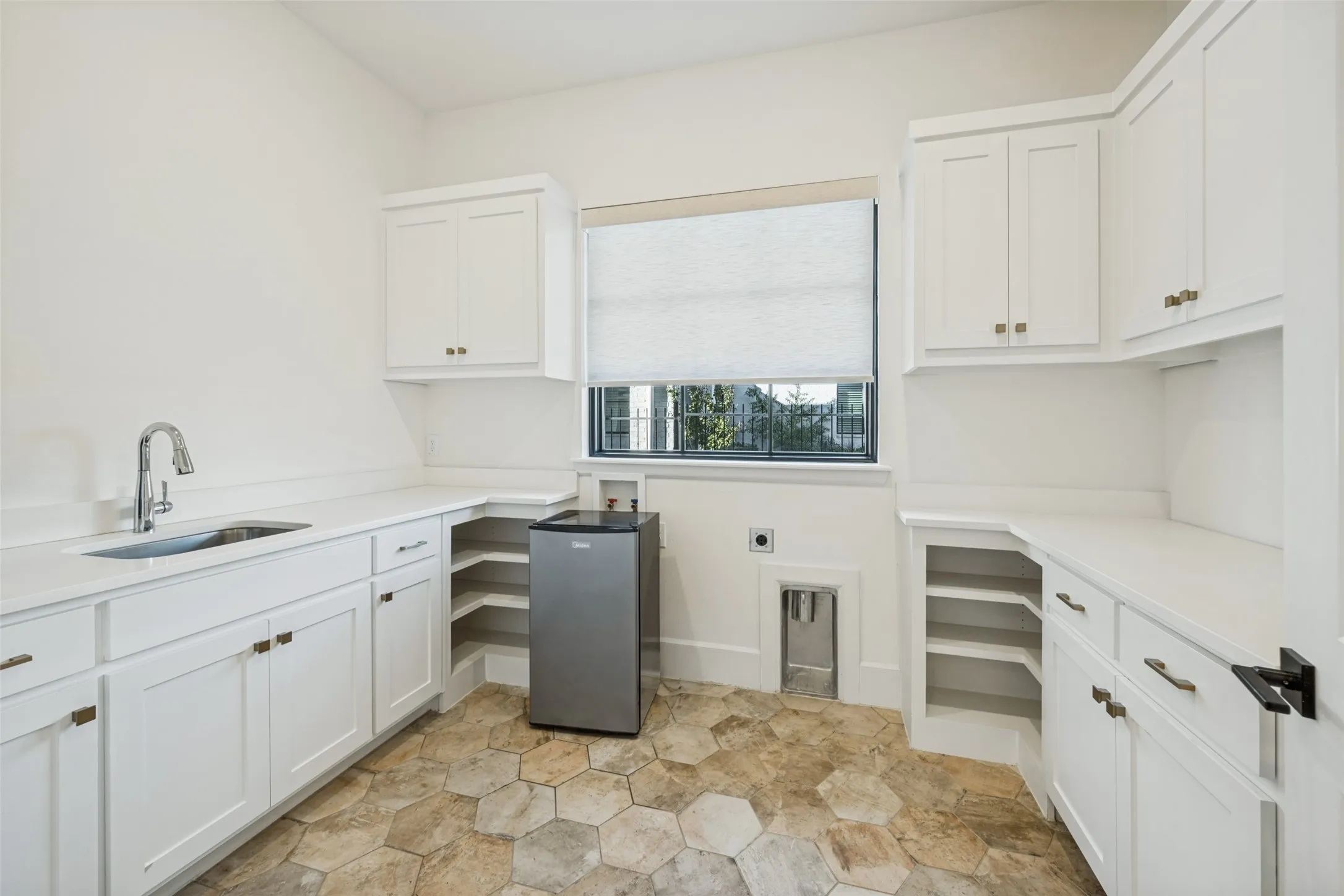 Single Family Residence For Sale in Tarrant County , 9704 Latour Court, Fort Worth, Texas 76126, 5 Bedroom, 5 Bathroom, 3 Garage spaces, 4,005 Sqft, built in 2021, mls#21410410, Real Estate Agent in Fort Worth, Homes For Sale in Tarrant county, Homes For Sale in Fort Worth, Realtor in Fort Worth Texas, Real Estate Brokerage Independent Realty Texas, Luminita Cordes Realtor