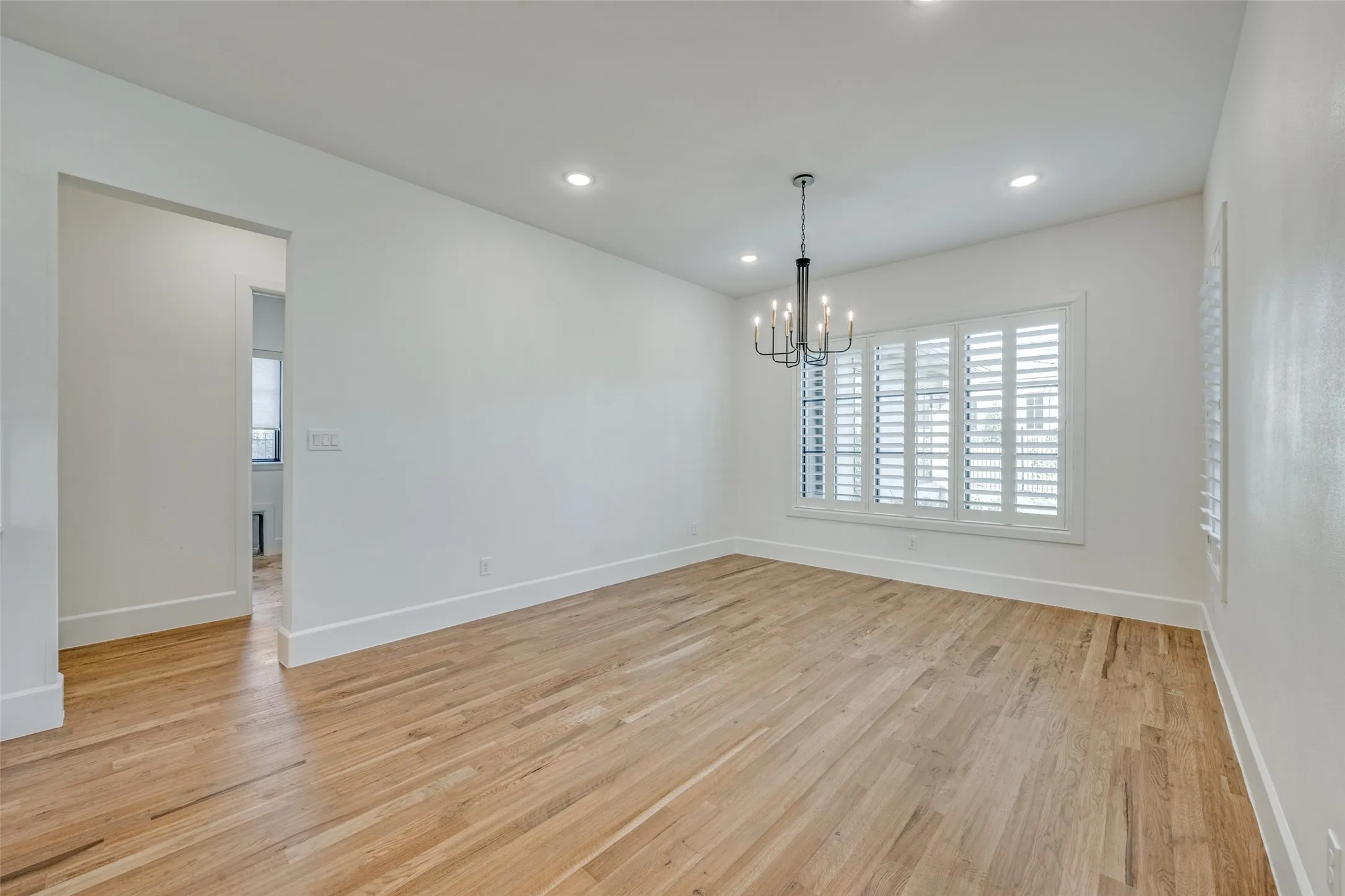 Single Family Residence For Sale in Tarrant County , 9704 Latour Court, Fort Worth, Texas 76126, 5 Bedroom, 5 Bathroom, 3 Garage spaces, 4,005 Sqft, built in 2021, mls#21410410, Real Estate Agent in Fort Worth, Homes For Sale in Tarrant county, Homes For Sale in Fort Worth, Realtor in Fort Worth Texas, Real Estate Brokerage Independent Realty Texas, Luminita Cordes Realtor