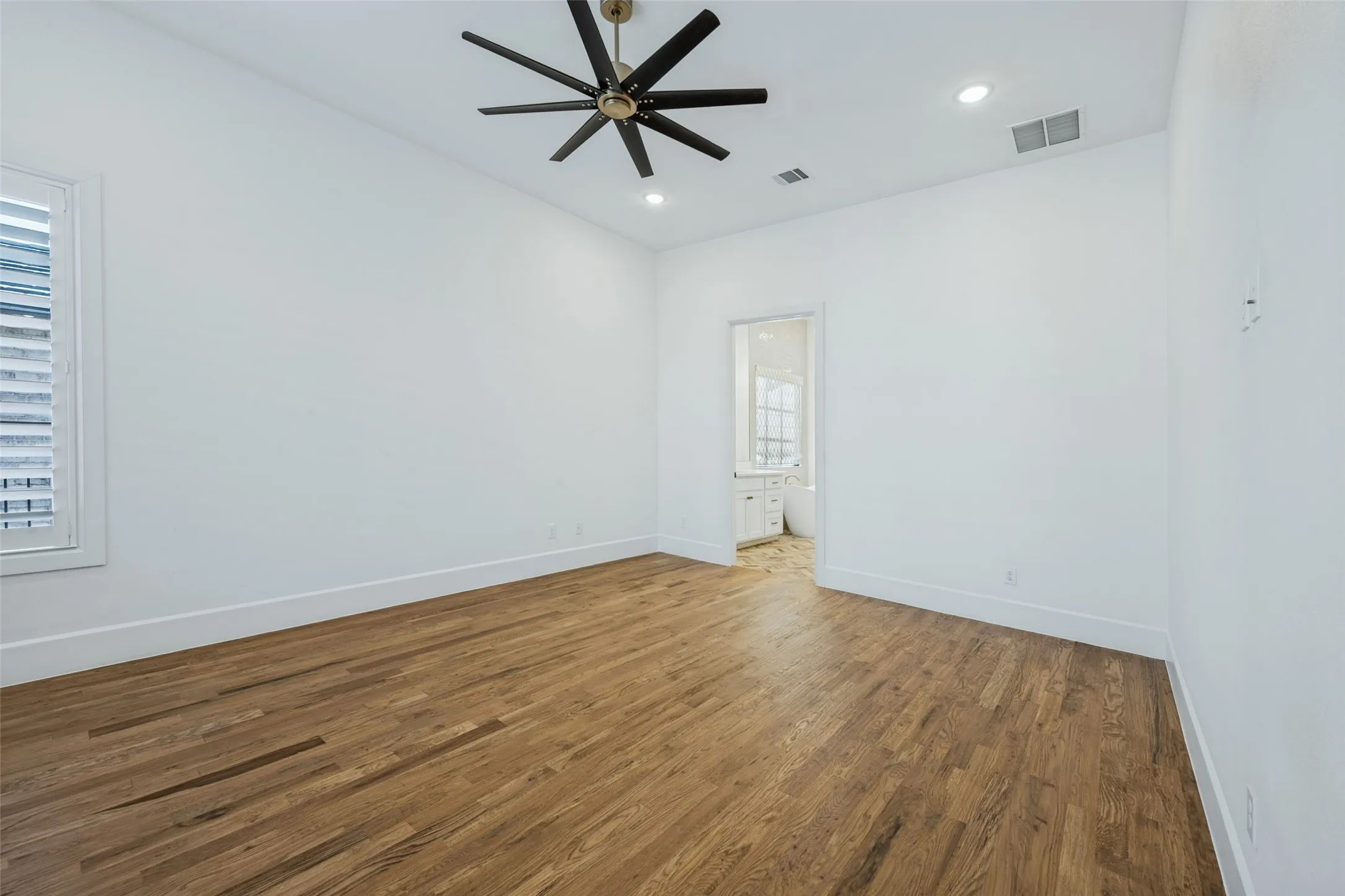 Single Family Residence For Sale in Tarrant County , 9704 Latour Court, Fort Worth, Texas 76126, 5 Bedroom, 5 Bathroom, 3 Garage spaces, 4,005 Sqft, built in 2021, mls#21410410, Real Estate Agent in Fort Worth, Homes For Sale in Tarrant county, Homes For Sale in Fort Worth, Realtor in Fort Worth Texas, Real Estate Brokerage Independent Realty Texas, Luminita Cordes Realtor