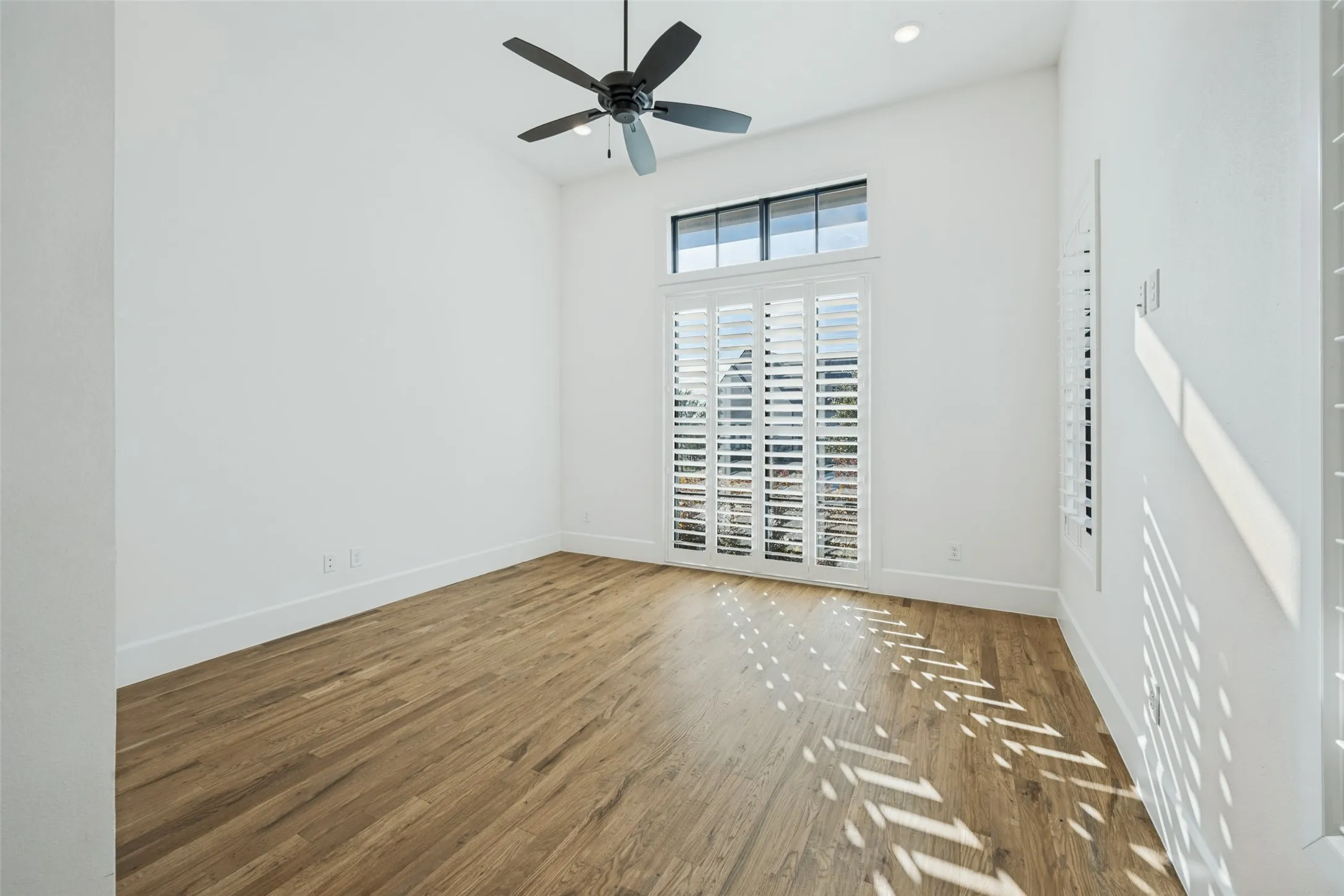 Single Family Residence For Sale in Tarrant County , 9704 Latour Court, Fort Worth, Texas 76126, 5 Bedroom, 5 Bathroom, 3 Garage spaces, 4,005 Sqft, built in 2021, mls#21410410, Real Estate Agent in Fort Worth, Homes For Sale in Tarrant county, Homes For Sale in Fort Worth, Realtor in Fort Worth Texas, Real Estate Brokerage Independent Realty Texas, Luminita Cordes Realtor