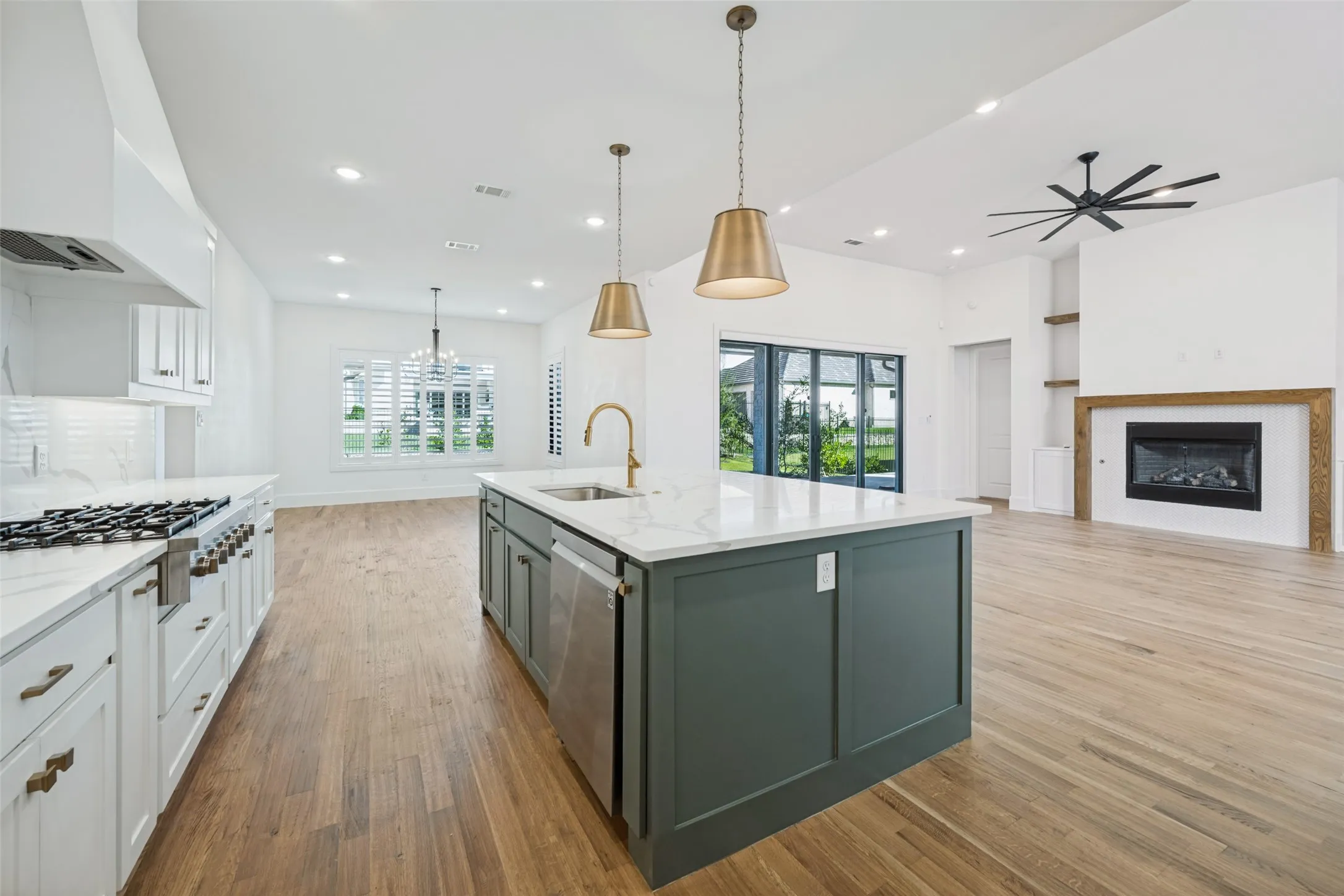 Single Family Residence For Sale in Tarrant County , 9704 Latour Court, Fort Worth, Texas 76126, 5 Bedroom, 5 Bathroom, 3 Garage spaces, 4,005 Sqft, built in 2021, mls#21410410, Real Estate Agent in Fort Worth, Homes For Sale in Tarrant county, Homes For Sale in Fort Worth, Realtor in Fort Worth Texas, Real Estate Brokerage Independent Realty Texas, Luminita Cordes Realtor
