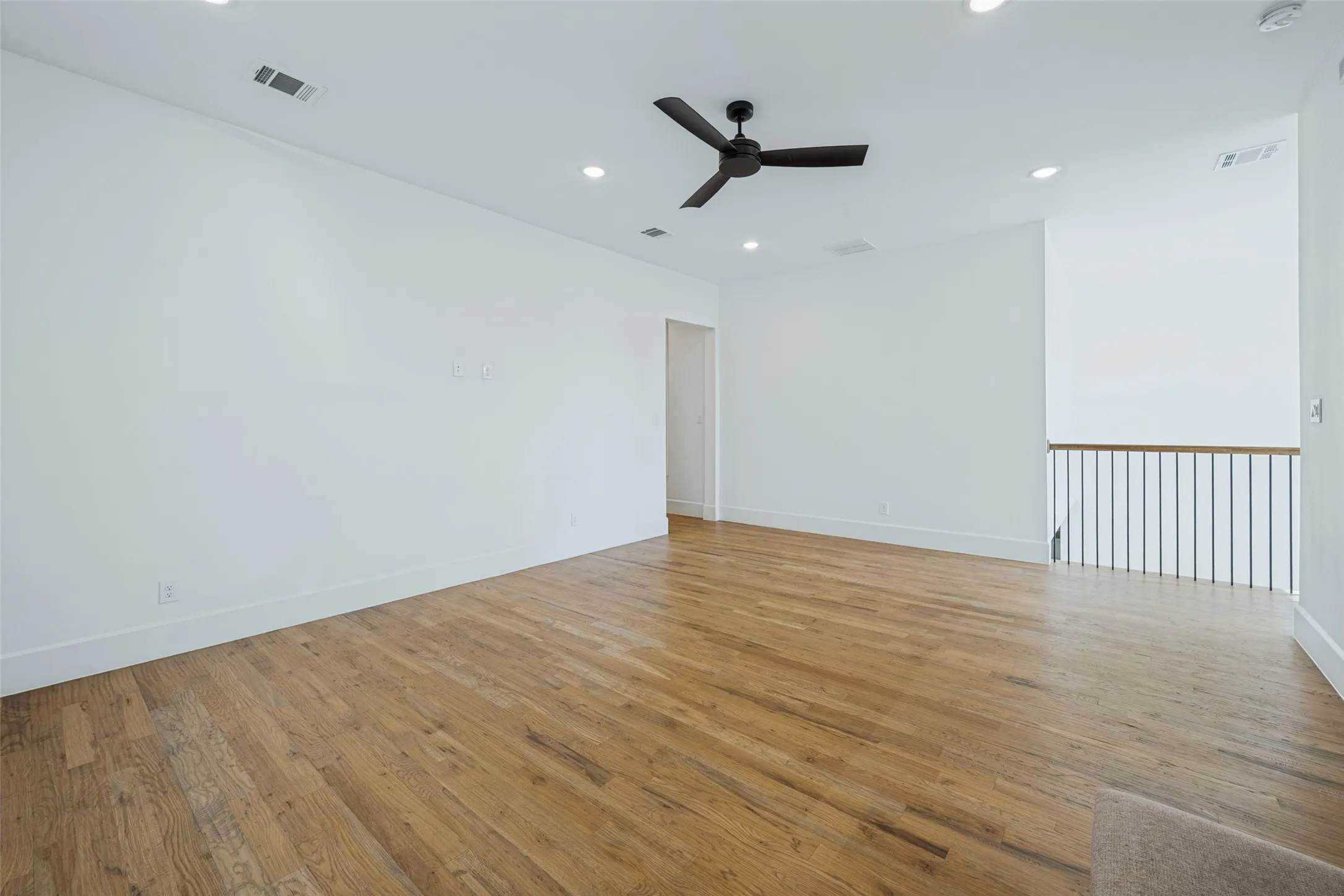 Single Family Residence For Sale in Tarrant County , 9704 Latour Court, Fort Worth, Texas 76126, 5 Bedroom, 5 Bathroom, 3 Garage spaces, 4,005 Sqft, built in 2021, mls#21410410, Real Estate Agent in Fort Worth, Homes For Sale in Tarrant county, Homes For Sale in Fort Worth, Realtor in Fort Worth Texas, Real Estate Brokerage Independent Realty Texas, Luminita Cordes Realtor