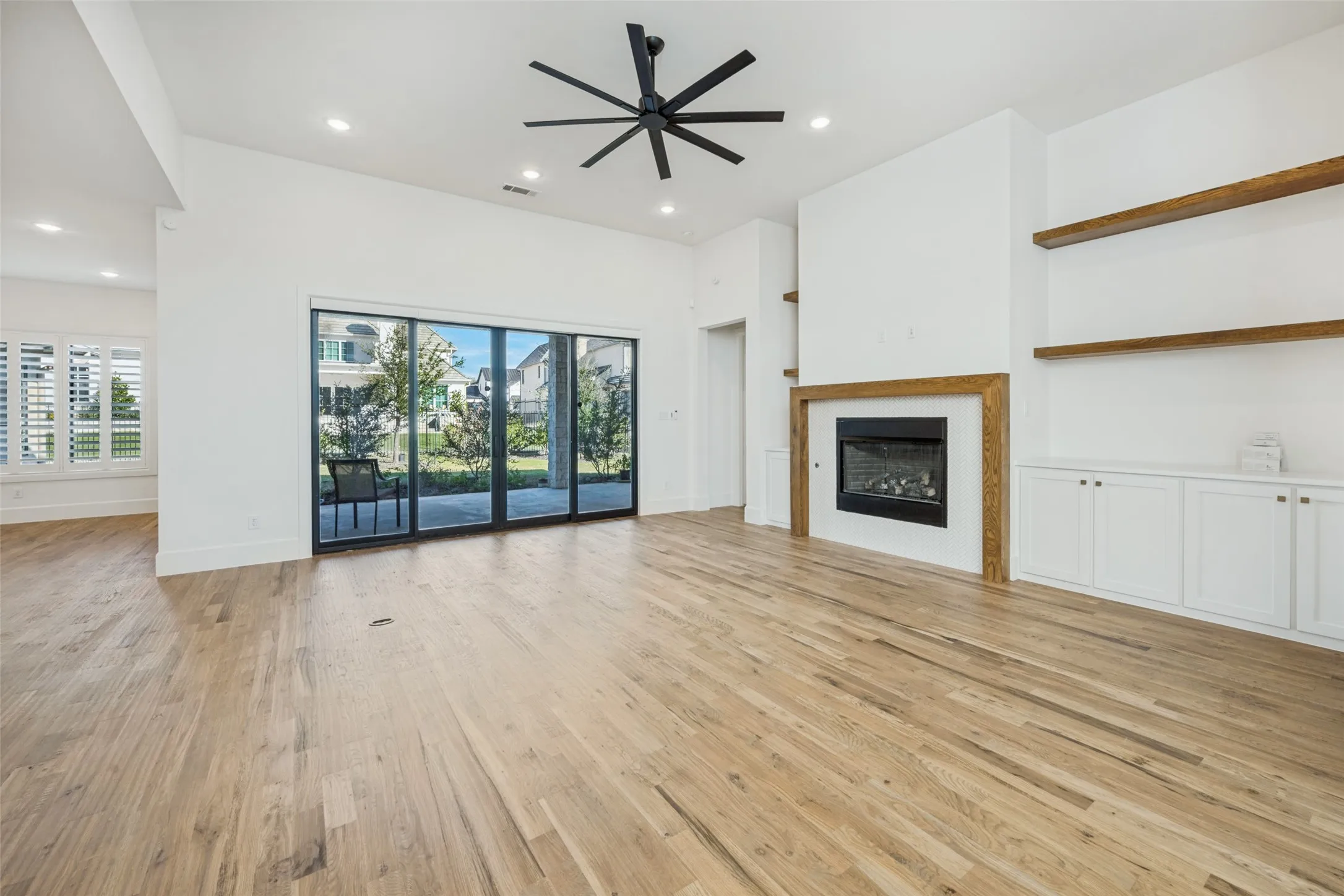 Single Family Residence For Sale in Tarrant County , 9704 Latour Court, Fort Worth, Texas 76126, 5 Bedroom, 5 Bathroom, 3 Garage spaces, 4,005 Sqft, built in 2021, mls#21410410, Real Estate Agent in Fort Worth, Homes For Sale in Tarrant county, Homes For Sale in Fort Worth, Realtor in Fort Worth Texas, Real Estate Brokerage Independent Realty Texas, Luminita Cordes Realtor