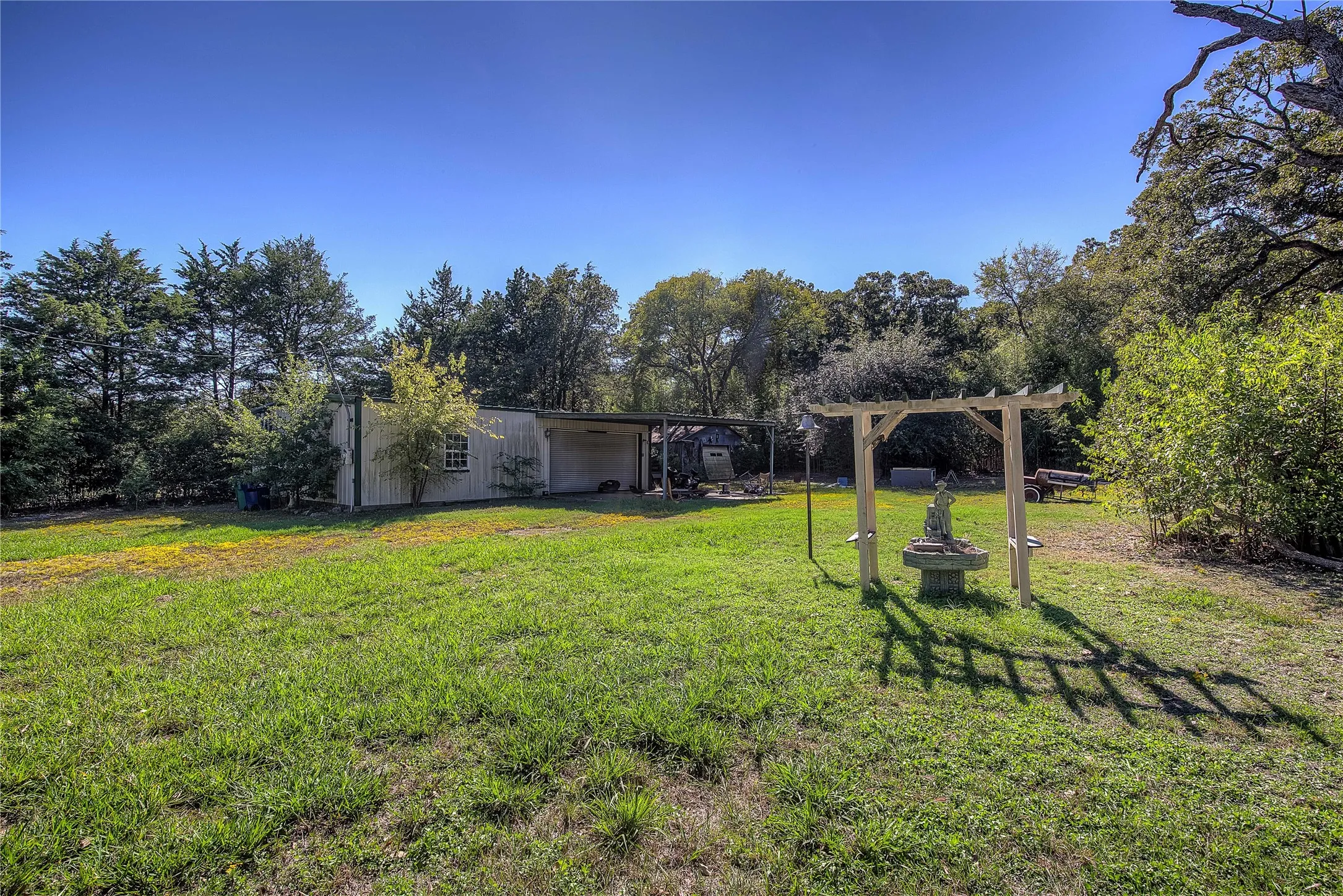Single Family Residence For Sale in Hunt County , 6402 Joe Ramsey Boulevard S, Greenville, Texas 75402, 3 Bedroom, 2 Bathroom, Garage spaces, 1,408 Sqft, built in 1975, mls#21416872, Real Estate Agent in Greenville, Homes For Sale in Hunt county, Homes For Sale in Greenville, Realtor in Greenville Texas, Real Estate Brokerage Independent Realty Texas, Luminita Cordes Realtor