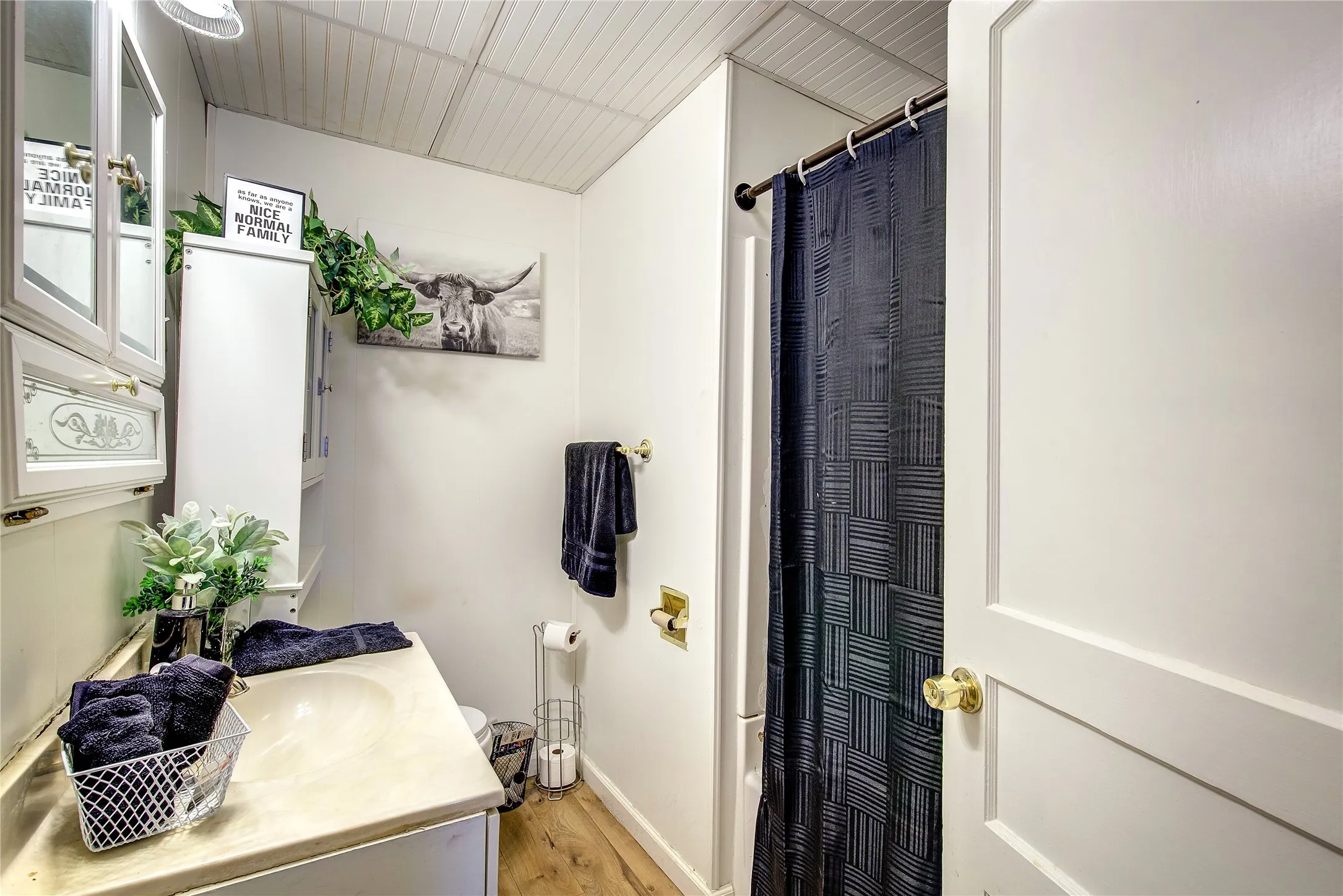 Single Family Residence For Sale in Hunt County , 6402 Joe Ramsey Boulevard S, Greenville, Texas 75402, 3 Bedroom, 2 Bathroom, Garage spaces, 1,408 Sqft, built in 1975, mls#21416872, Real Estate Agent in Greenville, Homes For Sale in Hunt county, Homes For Sale in Greenville, Realtor in Greenville Texas, Real Estate Brokerage Independent Realty Texas, Luminita Cordes Realtor