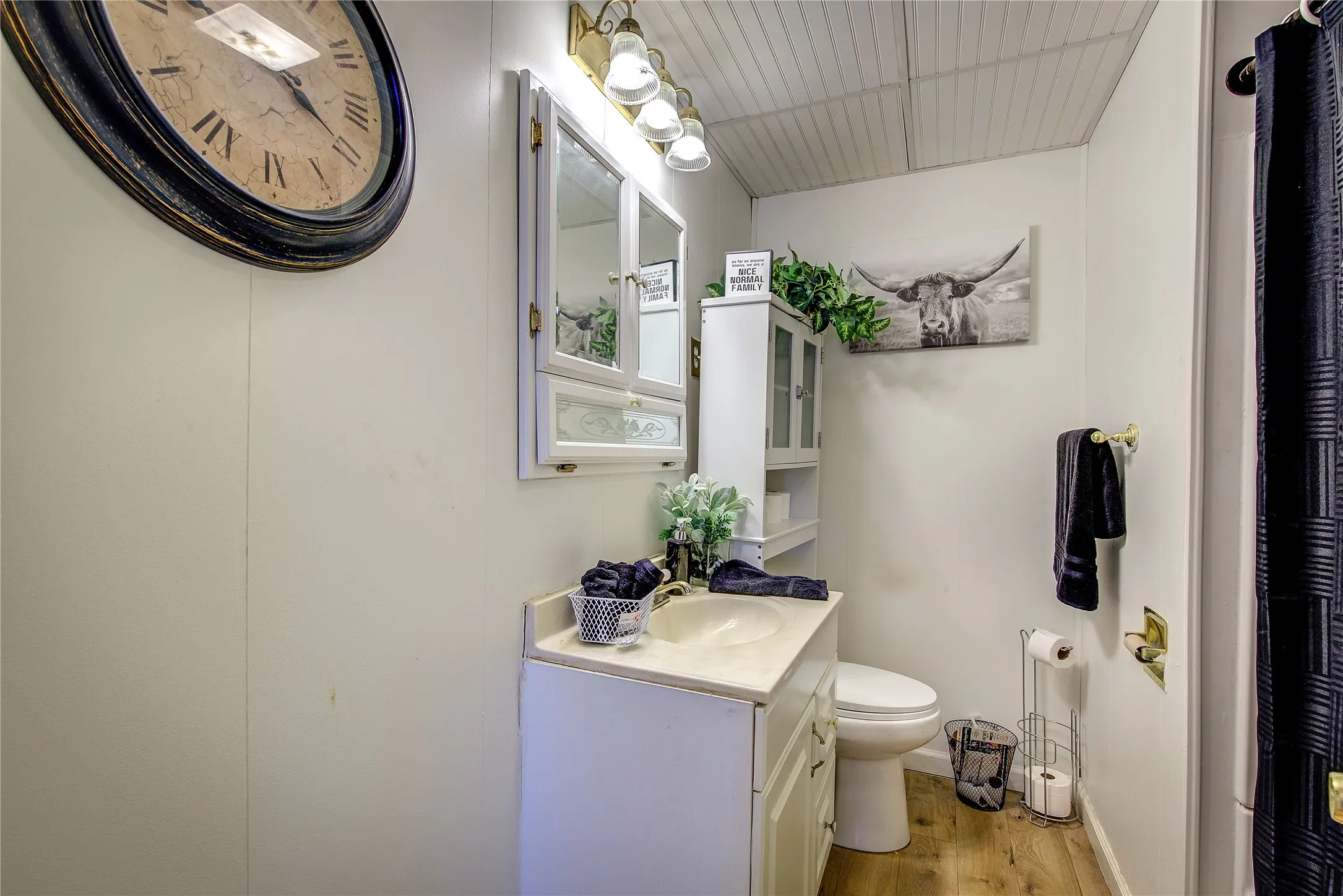 Single Family Residence For Sale in Hunt County , 6402 Joe Ramsey Boulevard S, Greenville, Texas 75402, 3 Bedroom, 2 Bathroom, Garage spaces, 1,408 Sqft, built in 1975, mls#21416872, Real Estate Agent in Greenville, Homes For Sale in Hunt county, Homes For Sale in Greenville, Realtor in Greenville Texas, Real Estate Brokerage Independent Realty Texas, Luminita Cordes Realtor
