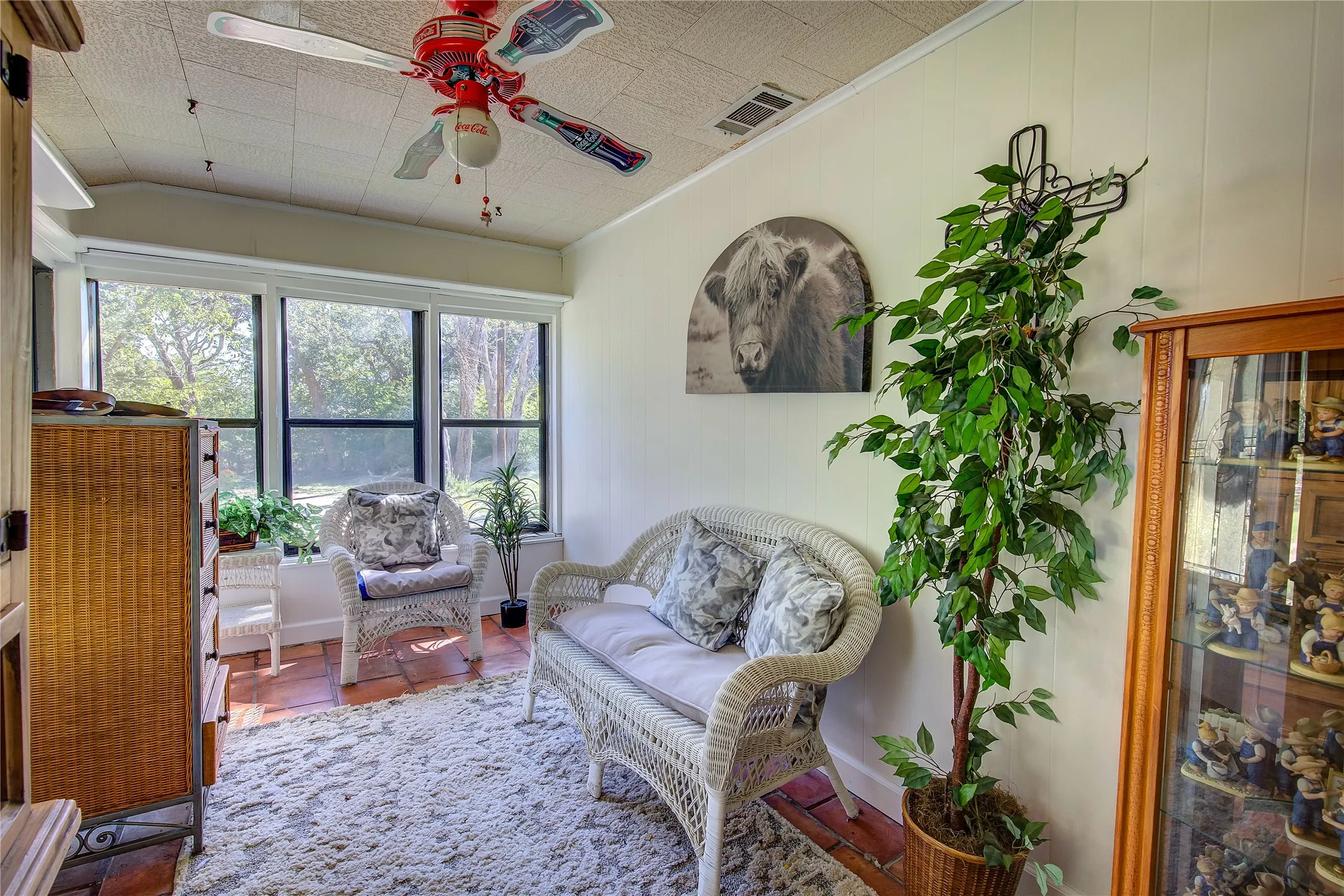Single Family Residence For Sale in Hunt County , 6402 Joe Ramsey Boulevard S, Greenville, Texas 75402, 3 Bedroom, 2 Bathroom, Garage spaces, 1,408 Sqft, built in 1975, mls#21416872, Real Estate Agent in Greenville, Homes For Sale in Hunt county, Homes For Sale in Greenville, Realtor in Greenville Texas, Real Estate Brokerage Independent Realty Texas, Luminita Cordes Realtor