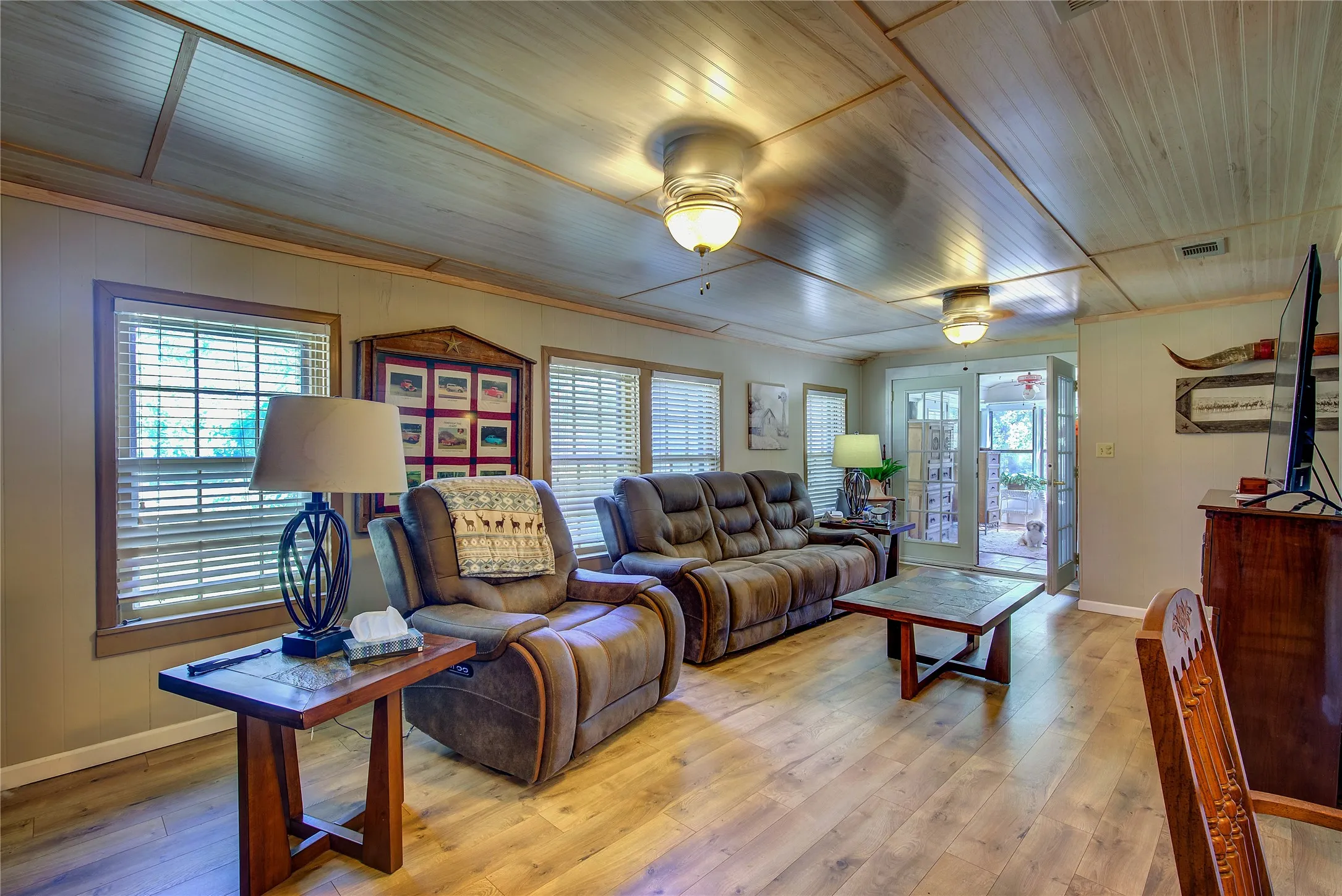 Single Family Residence For Sale in Hunt County , 6402 Joe Ramsey Boulevard S, Greenville, Texas 75402, 3 Bedroom, 2 Bathroom, Garage spaces, 1,408 Sqft, built in 1975, mls#21416872, Real Estate Agent in Greenville, Homes For Sale in Hunt county, Homes For Sale in Greenville, Realtor in Greenville Texas, Real Estate Brokerage Independent Realty Texas, Luminita Cordes Realtor