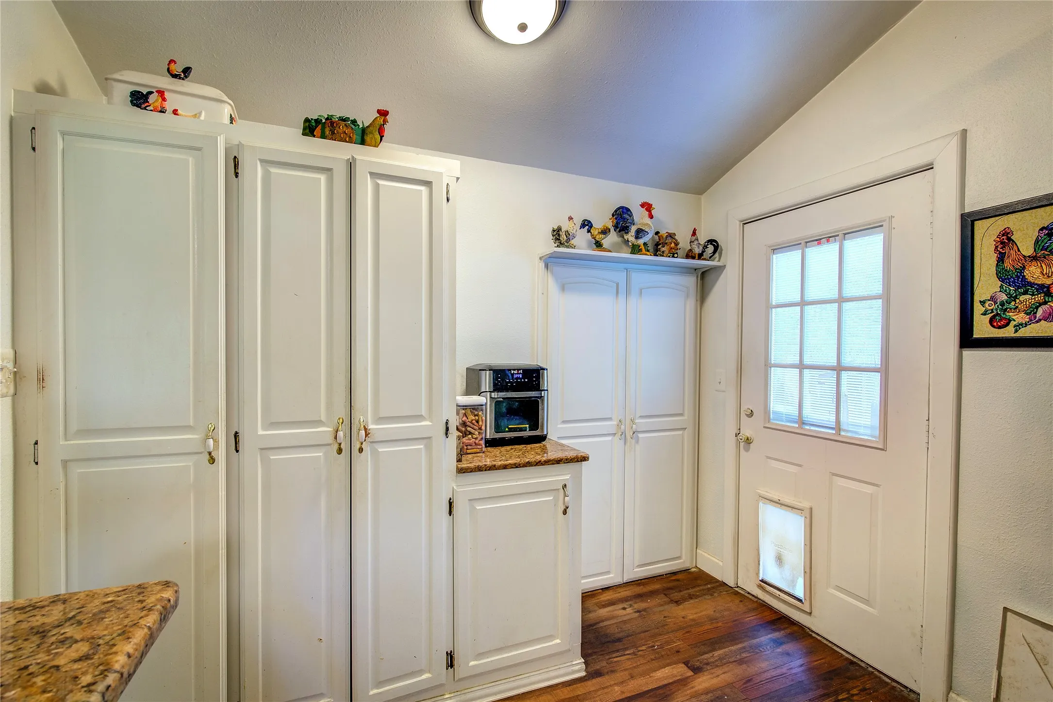 Single Family Residence For Sale in Hunt County , 6402 Joe Ramsey Boulevard S, Greenville, Texas 75402, 3 Bedroom, 2 Bathroom, Garage spaces, 1,408 Sqft, built in 1975, mls#21416872, Real Estate Agent in Greenville, Homes For Sale in Hunt county, Homes For Sale in Greenville, Realtor in Greenville Texas, Real Estate Brokerage Independent Realty Texas, Luminita Cordes Realtor