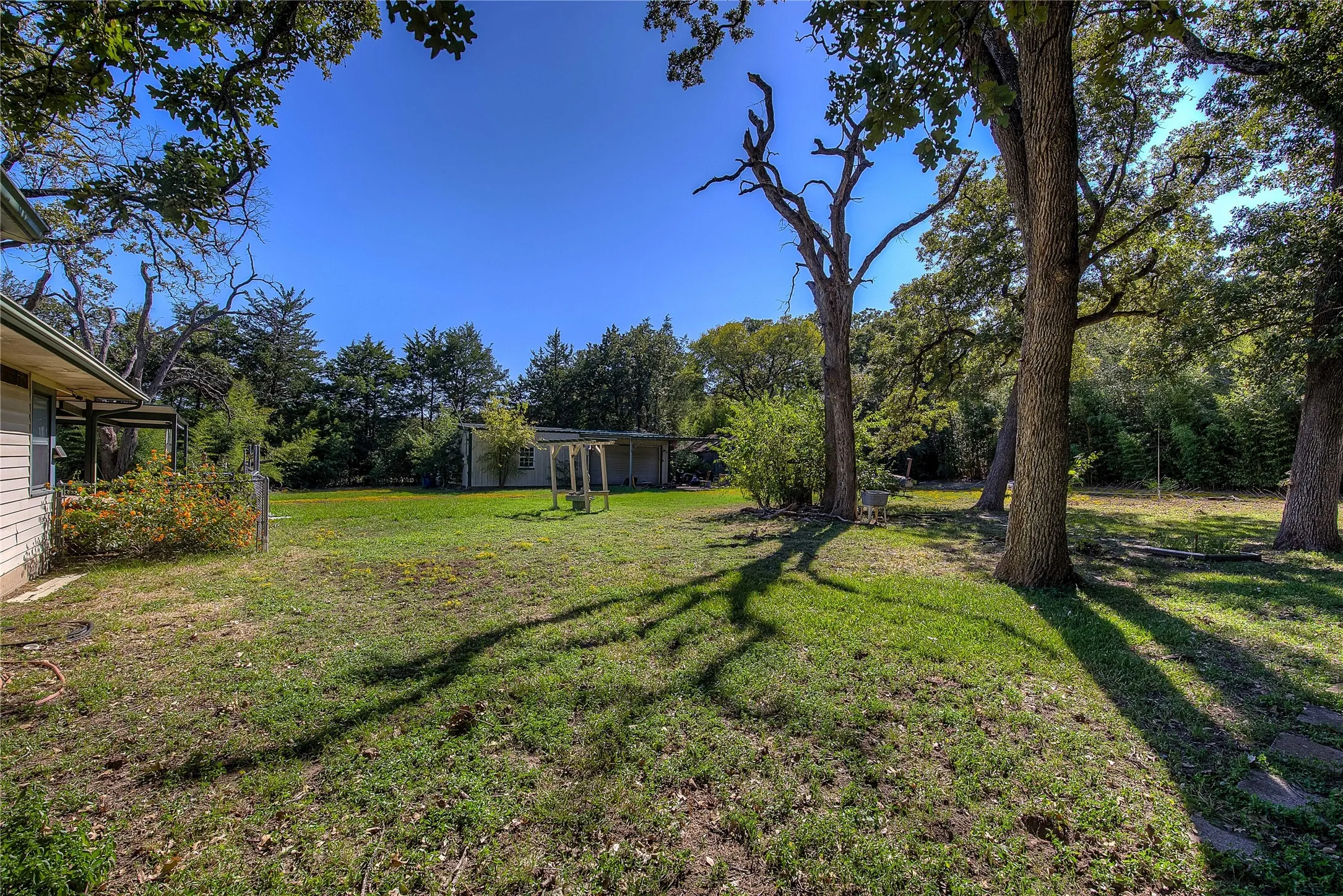 Single Family Residence For Sale in Hunt County , 6402 Joe Ramsey Boulevard S, Greenville, Texas 75402, 3 Bedroom, 2 Bathroom, Garage spaces, 1,408 Sqft, built in 1975, mls#21416872, Real Estate Agent in Greenville, Homes For Sale in Hunt county, Homes For Sale in Greenville, Realtor in Greenville Texas, Real Estate Brokerage Independent Realty Texas, Luminita Cordes Realtor