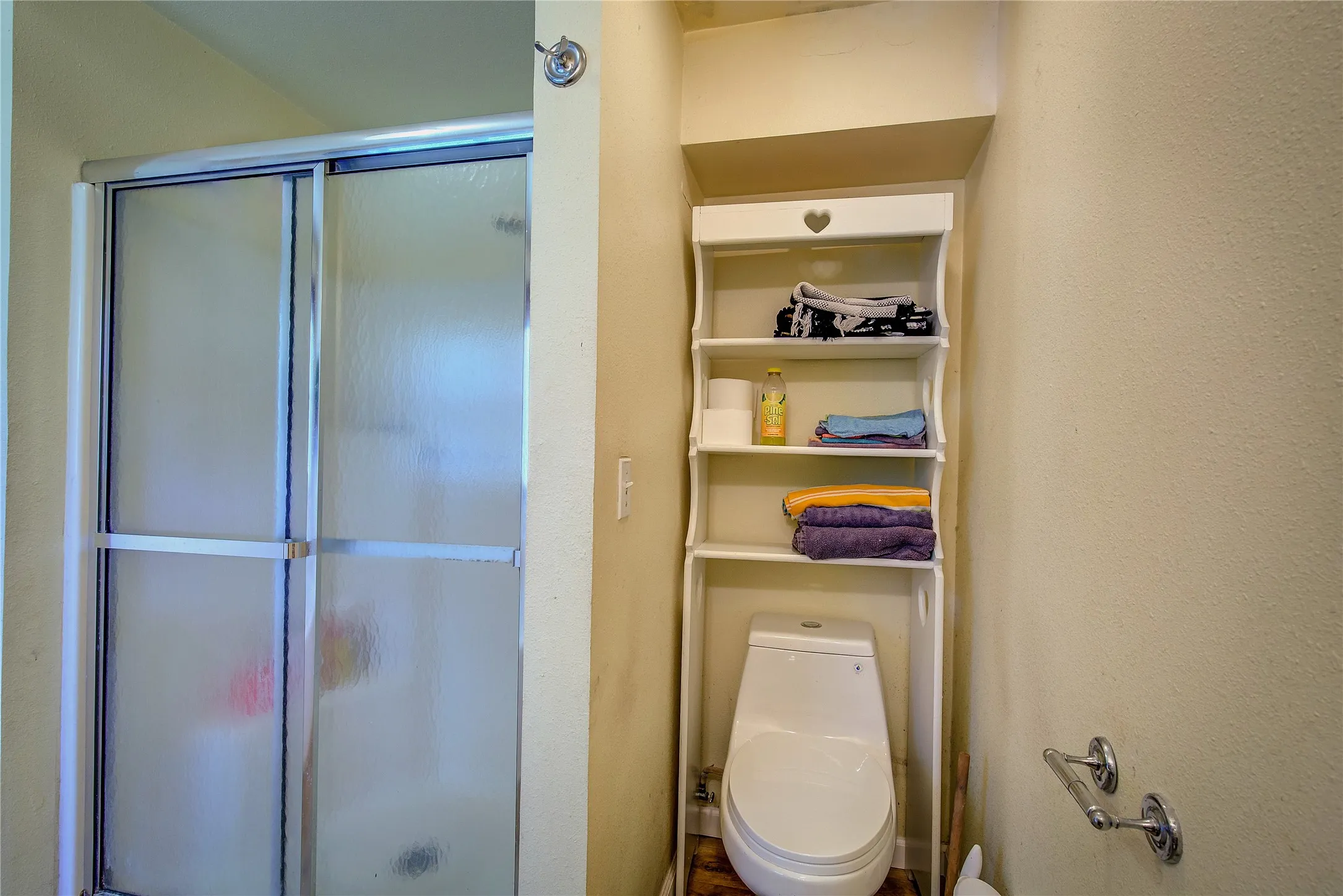 Single Family Residence For Sale in Hunt County , 6402 Joe Ramsey Boulevard S, Greenville, Texas 75402, 3 Bedroom, 2 Bathroom, Garage spaces, 1,408 Sqft, built in 1975, mls#21416872, Real Estate Agent in Greenville, Homes For Sale in Hunt county, Homes For Sale in Greenville, Realtor in Greenville Texas, Real Estate Brokerage Independent Realty Texas, Luminita Cordes Realtor