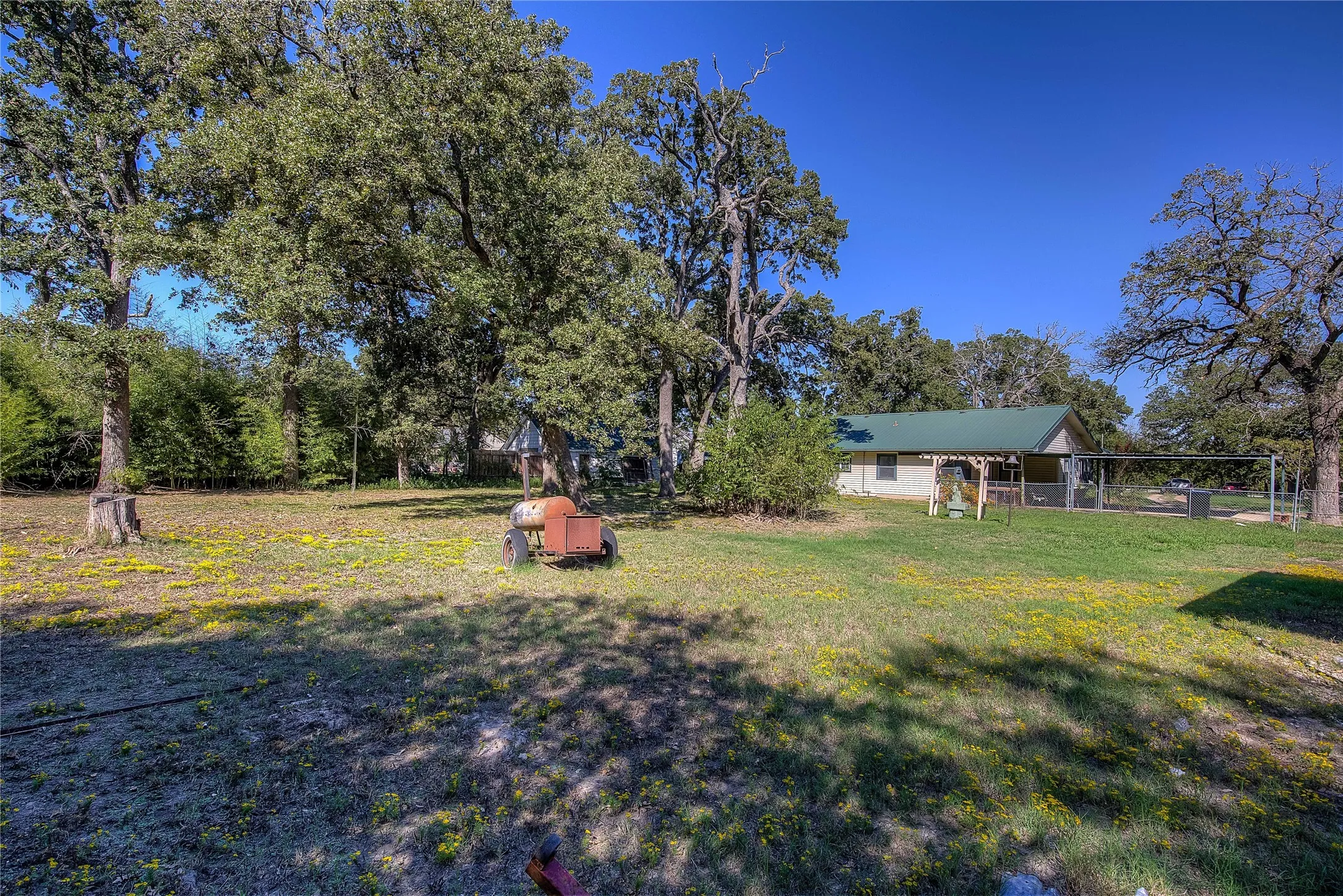 Single Family Residence For Sale in Hunt County , 6402 Joe Ramsey Boulevard S, Greenville, Texas 75402, 3 Bedroom, 2 Bathroom, Garage spaces, 1,408 Sqft, built in 1975, mls#21416872, Real Estate Agent in Greenville, Homes For Sale in Hunt county, Homes For Sale in Greenville, Realtor in Greenville Texas, Real Estate Brokerage Independent Realty Texas, Luminita Cordes Realtor