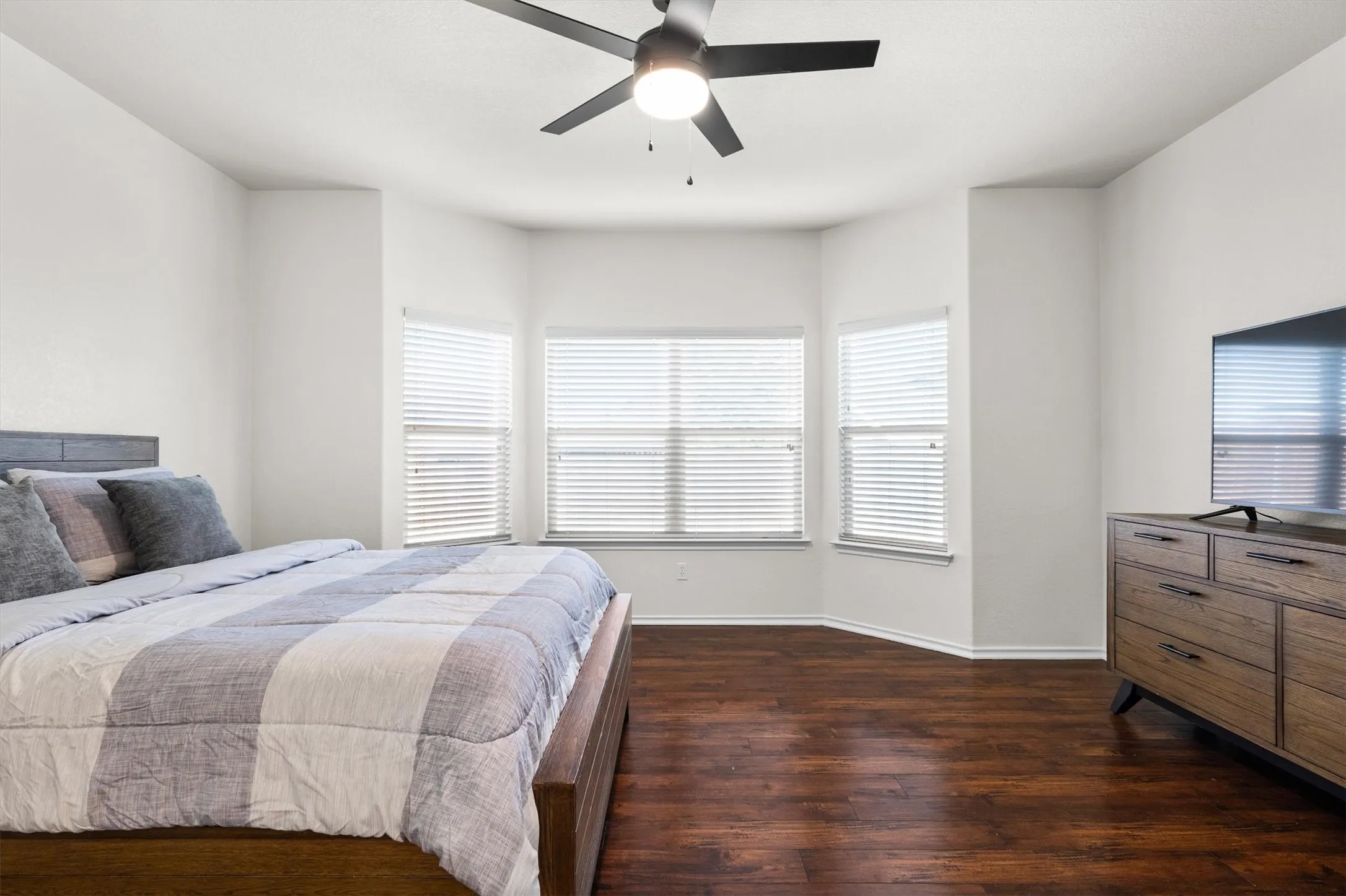 Single Family Residence For Sale in Tarrant County , 4033 Lazy River Ranch Road, Fort Worth, Texas 76262, 3 Bedroom, 2 Bathroom, 2 Garage spaces, 1,808 Sqft, built in 2013, mls#21411762, Real Estate Agent in Fort Worth, Homes For Sale in Tarrant county, Homes For Sale in Fort Worth, Realtor in Fort Worth Texas, Real Estate Brokerage Independent Realty Texas, Luminita Cordes Realtor