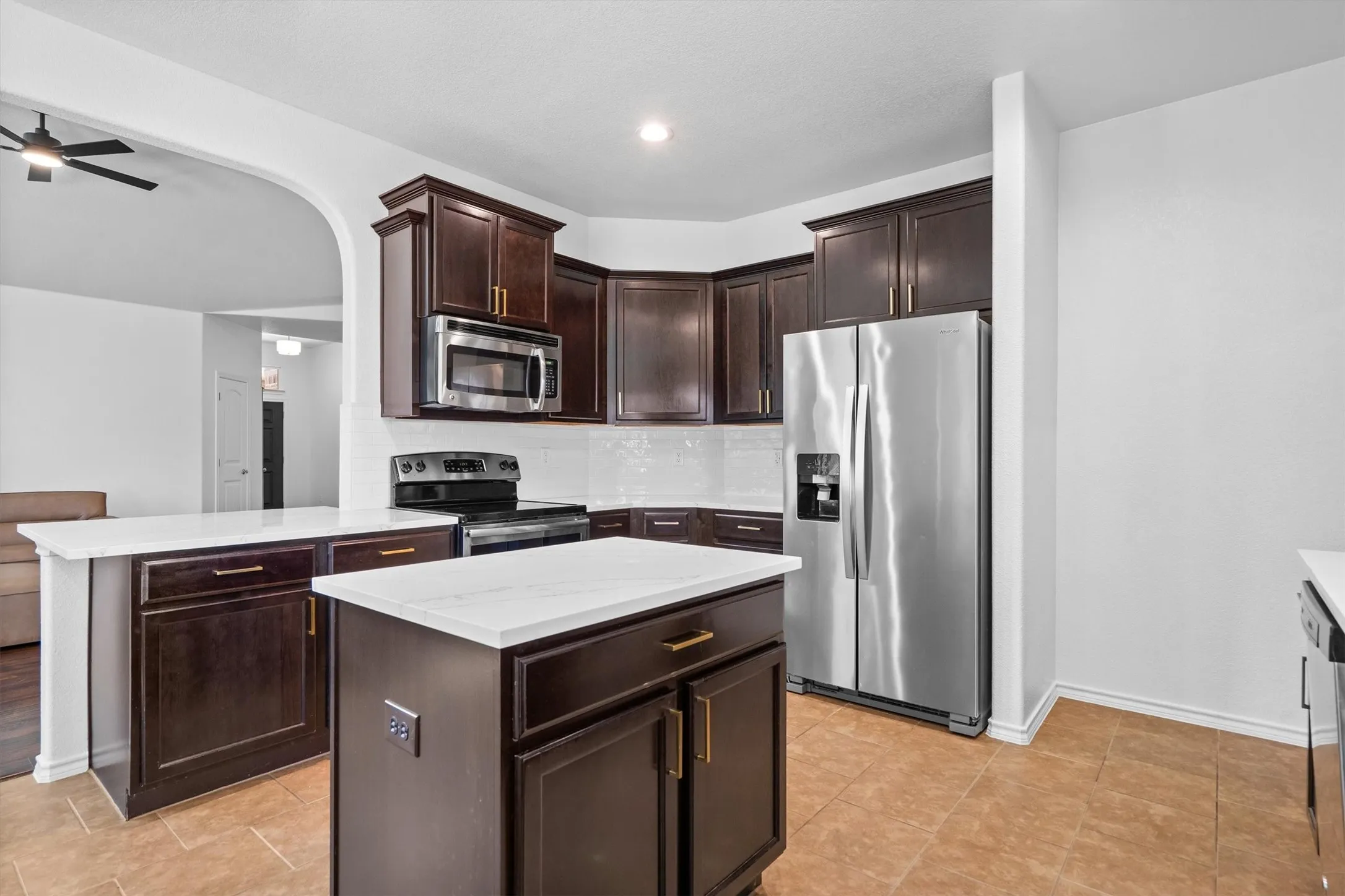 Single Family Residence For Sale in Tarrant County , 4033 Lazy River Ranch Road, Fort Worth, Texas 76262, 3 Bedroom, 2 Bathroom, 2 Garage spaces, 1,808 Sqft, built in 2013, mls#21411762, Real Estate Agent in Fort Worth, Homes For Sale in Tarrant county, Homes For Sale in Fort Worth, Realtor in Fort Worth Texas, Real Estate Brokerage Independent Realty Texas, Luminita Cordes Realtor