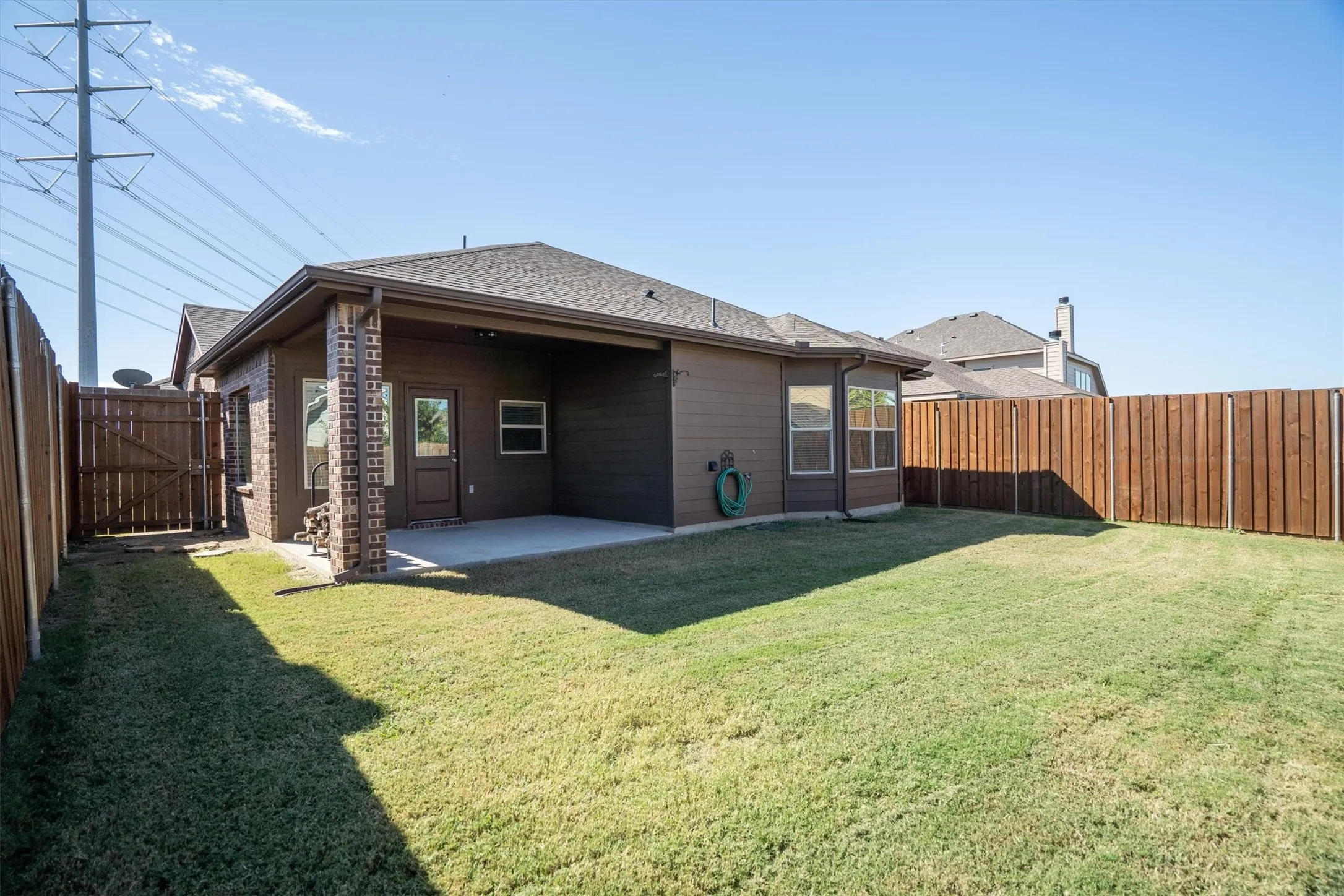 Single Family Residence For Sale in Tarrant County , 4033 Lazy River Ranch Road, Fort Worth, Texas 76262, 3 Bedroom, 2 Bathroom, 2 Garage spaces, 1,808 Sqft, built in 2013, mls#21411762, Real Estate Agent in Fort Worth, Homes For Sale in Tarrant county, Homes For Sale in Fort Worth, Realtor in Fort Worth Texas, Real Estate Brokerage Independent Realty Texas, Luminita Cordes Realtor