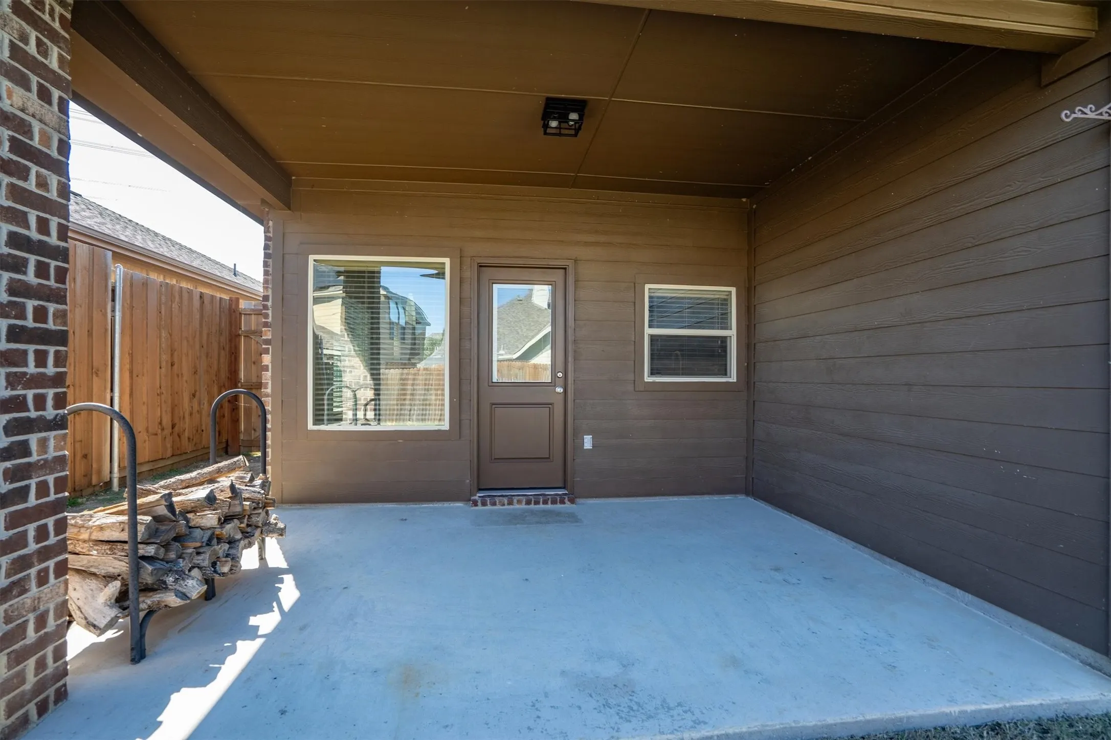 Single Family Residence For Sale in Tarrant County , 4033 Lazy River Ranch Road, Fort Worth, Texas 76262, 3 Bedroom, 2 Bathroom, 2 Garage spaces, 1,808 Sqft, built in 2013, mls#21411762, Real Estate Agent in Fort Worth, Homes For Sale in Tarrant county, Homes For Sale in Fort Worth, Realtor in Fort Worth Texas, Real Estate Brokerage Independent Realty Texas, Luminita Cordes Realtor