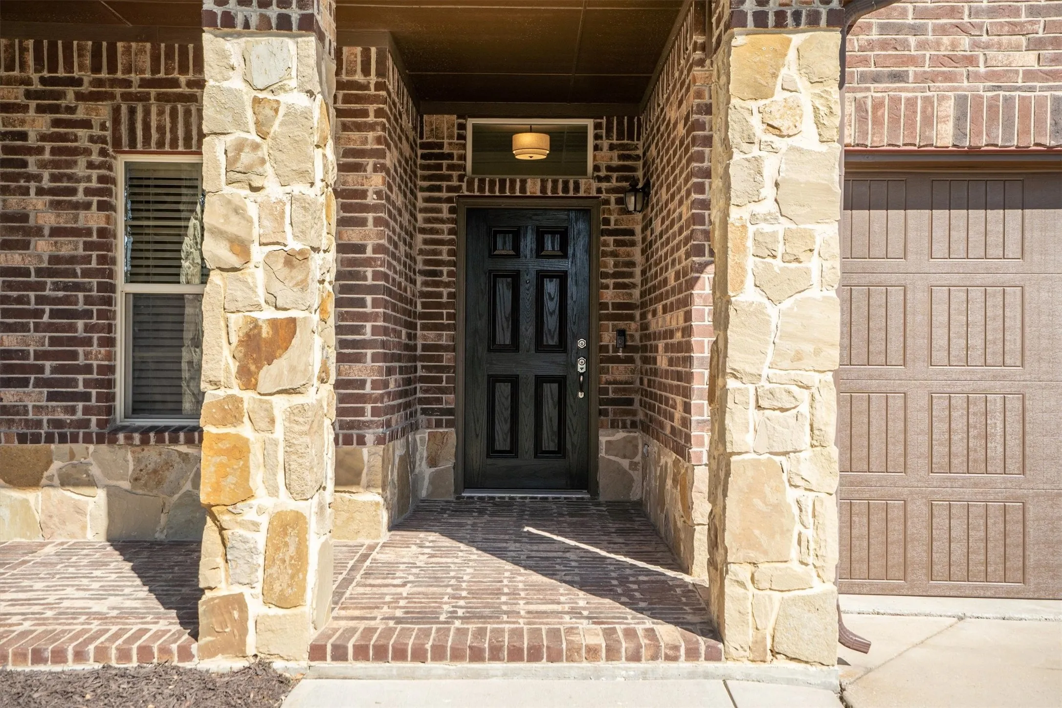 Single Family Residence For Sale in Tarrant County , 4033 Lazy River Ranch Road, Fort Worth, Texas 76262, 3 Bedroom, 2 Bathroom, 2 Garage spaces, 1,808 Sqft, built in 2013, mls#21411762, Real Estate Agent in Fort Worth, Homes For Sale in Tarrant county, Homes For Sale in Fort Worth, Realtor in Fort Worth Texas, Real Estate Brokerage Independent Realty Texas, Luminita Cordes Realtor
