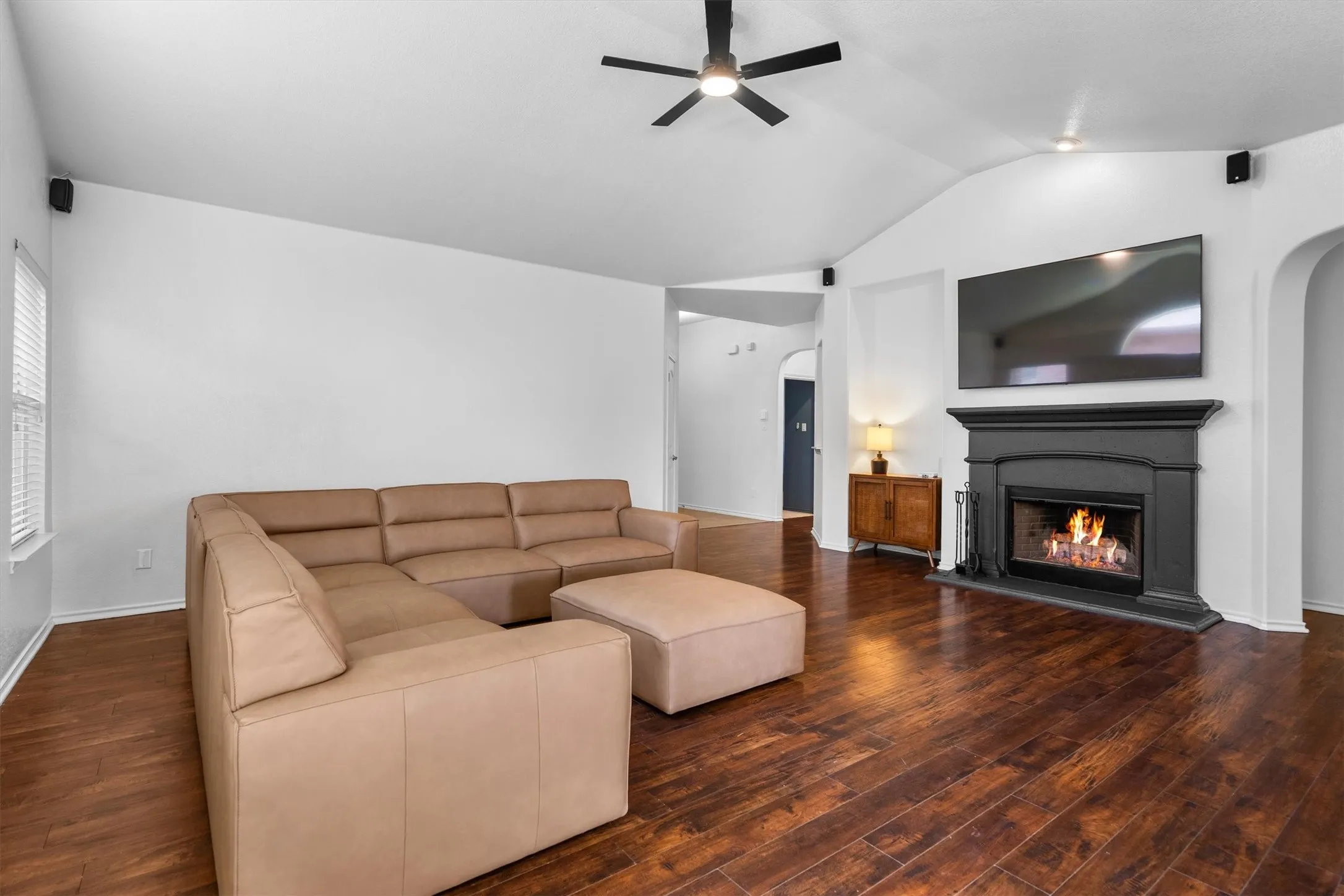 Single Family Residence For Sale in Tarrant County , 4033 Lazy River Ranch Road, Fort Worth, Texas 76262, 3 Bedroom, 2 Bathroom, 2 Garage spaces, 1,808 Sqft, built in 2013, mls#21411762, Real Estate Agent in Fort Worth, Homes For Sale in Tarrant county, Homes For Sale in Fort Worth, Realtor in Fort Worth Texas, Real Estate Brokerage Independent Realty Texas, Luminita Cordes Realtor