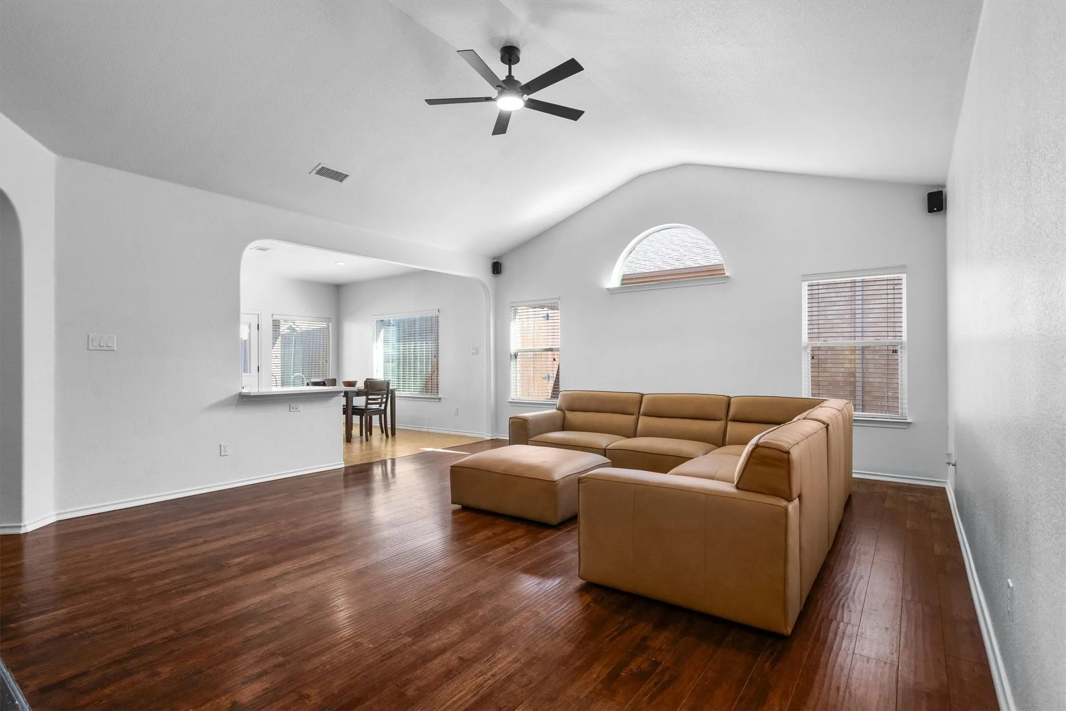 Single Family Residence For Sale in Tarrant County , 4033 Lazy River Ranch Road, Fort Worth, Texas 76262, 3 Bedroom, 2 Bathroom, 2 Garage spaces, 1,808 Sqft, built in 2013, mls#21411762, Real Estate Agent in Fort Worth, Homes For Sale in Tarrant county, Homes For Sale in Fort Worth, Realtor in Fort Worth Texas, Real Estate Brokerage Independent Realty Texas, Luminita Cordes Realtor