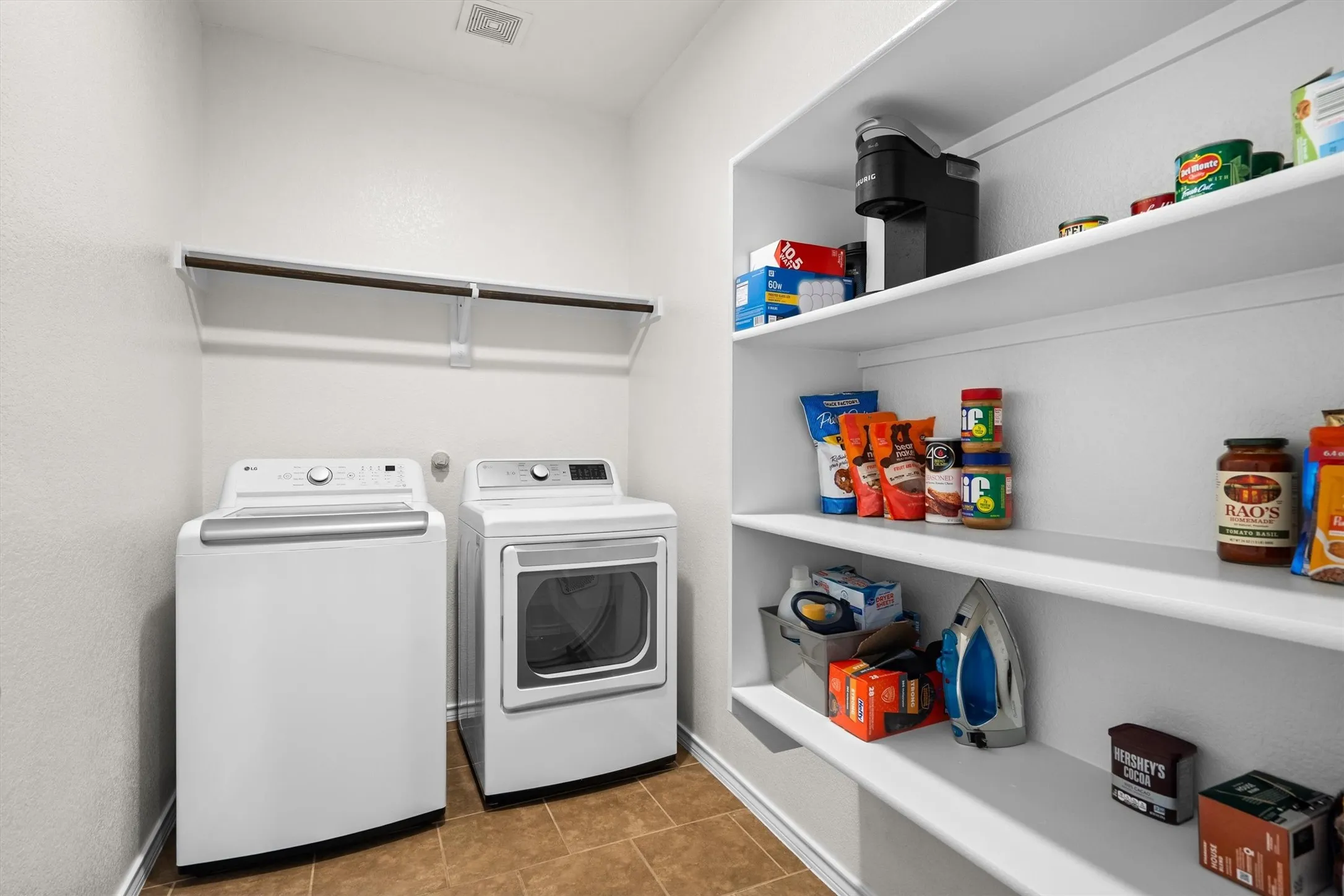 Single Family Residence For Sale in Tarrant County , 4033 Lazy River Ranch Road, Fort Worth, Texas 76262, 3 Bedroom, 2 Bathroom, 2 Garage spaces, 1,808 Sqft, built in 2013, mls#21411762, Real Estate Agent in Fort Worth, Homes For Sale in Tarrant county, Homes For Sale in Fort Worth, Realtor in Fort Worth Texas, Real Estate Brokerage Independent Realty Texas, Luminita Cordes Realtor