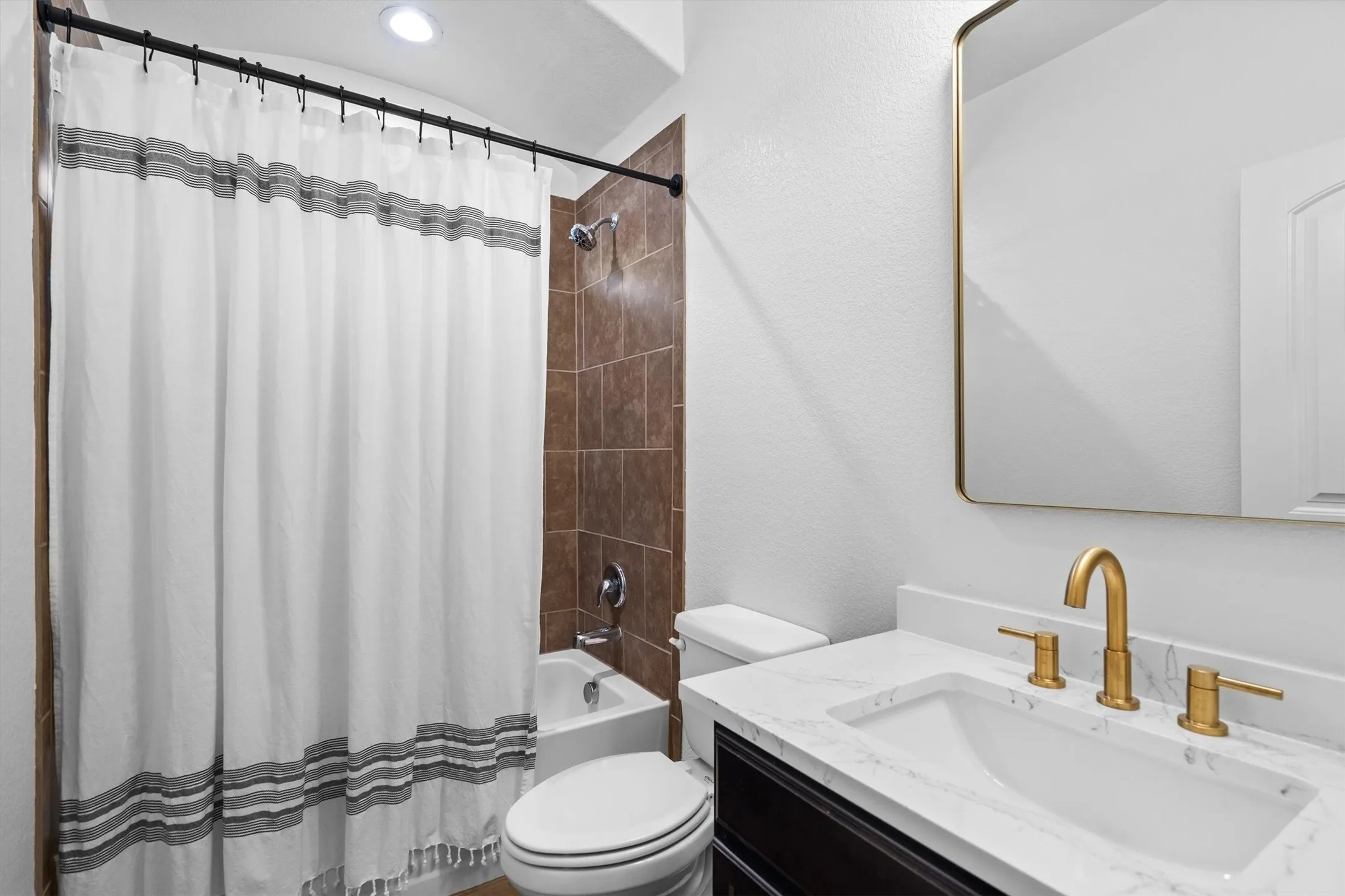 Single Family Residence For Sale in Tarrant County , 4033 Lazy River Ranch Road, Fort Worth, Texas 76262, 3 Bedroom, 2 Bathroom, 2 Garage spaces, 1,808 Sqft, built in 2013, mls#21411762, Real Estate Agent in Fort Worth, Homes For Sale in Tarrant county, Homes For Sale in Fort Worth, Realtor in Fort Worth Texas, Real Estate Brokerage Independent Realty Texas, Luminita Cordes Realtor