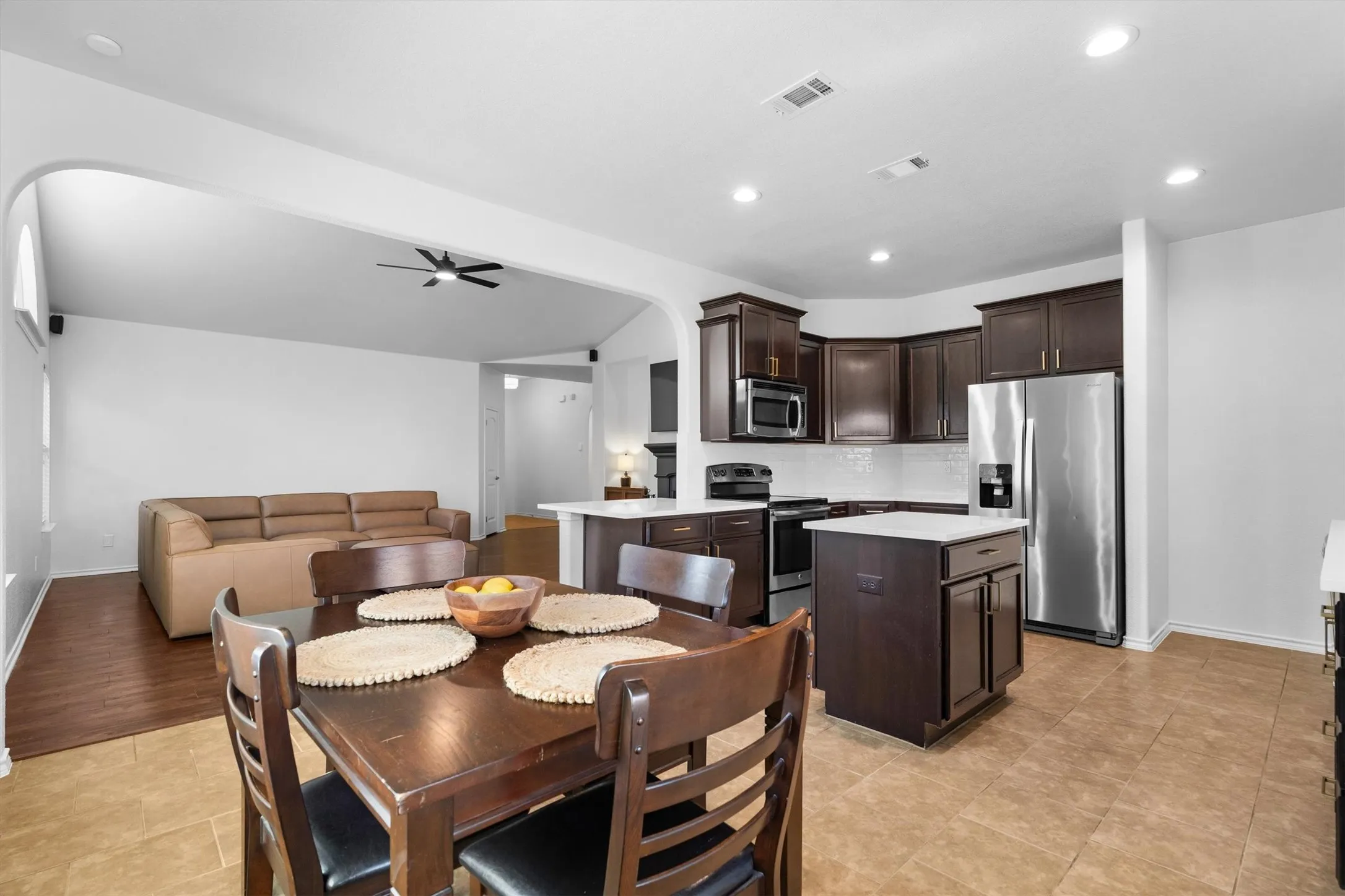 Single Family Residence For Sale in Tarrant County , 4033 Lazy River Ranch Road, Fort Worth, Texas 76262, 3 Bedroom, 2 Bathroom, 2 Garage spaces, 1,808 Sqft, built in 2013, mls#21411762, Real Estate Agent in Fort Worth, Homes For Sale in Tarrant county, Homes For Sale in Fort Worth, Realtor in Fort Worth Texas, Real Estate Brokerage Independent Realty Texas, Luminita Cordes Realtor