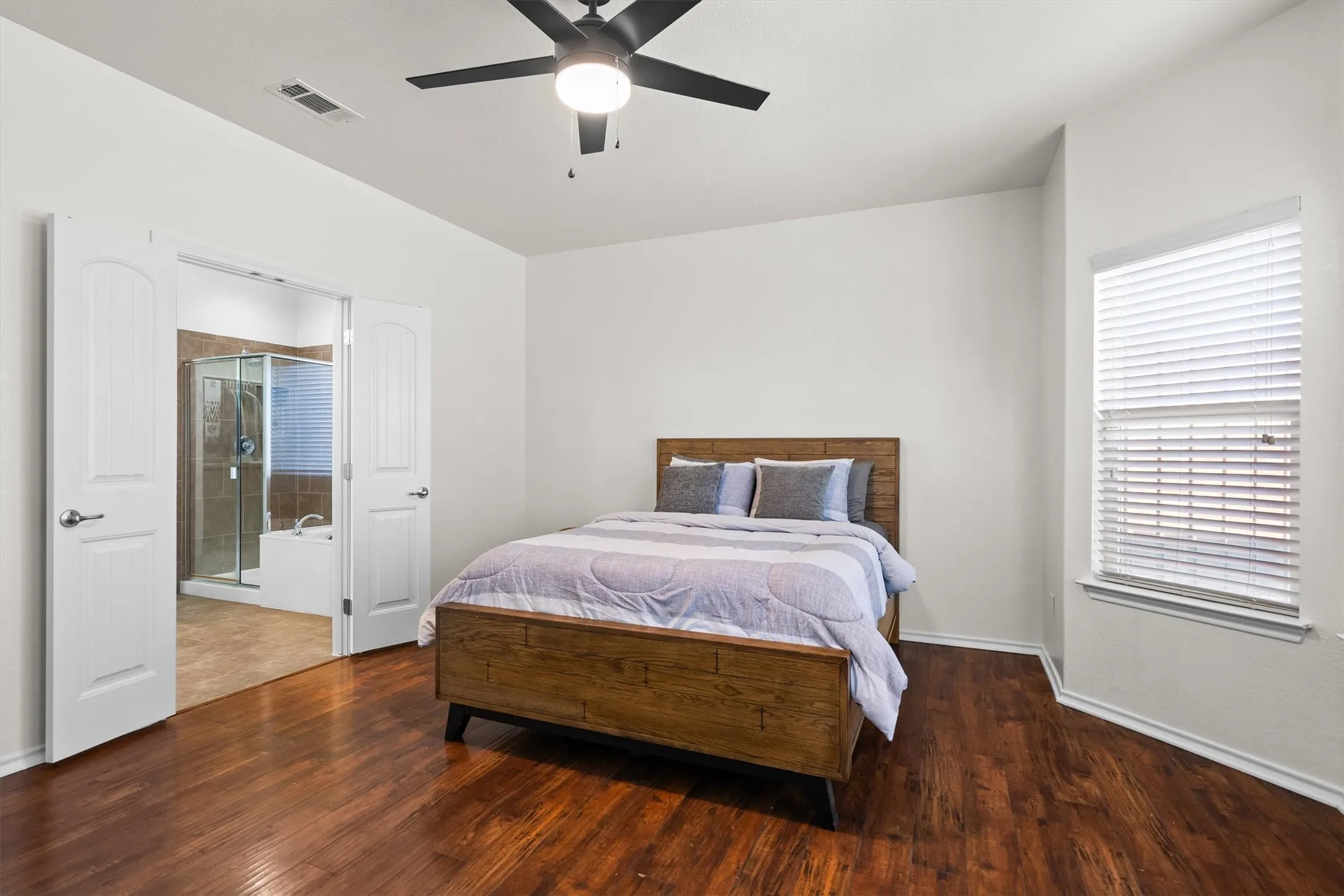 Single Family Residence For Sale in Tarrant County , 4033 Lazy River Ranch Road, Fort Worth, Texas 76262, 3 Bedroom, 2 Bathroom, 2 Garage spaces, 1,808 Sqft, built in 2013, mls#21411762, Real Estate Agent in Fort Worth, Homes For Sale in Tarrant county, Homes For Sale in Fort Worth, Realtor in Fort Worth Texas, Real Estate Brokerage Independent Realty Texas, Luminita Cordes Realtor