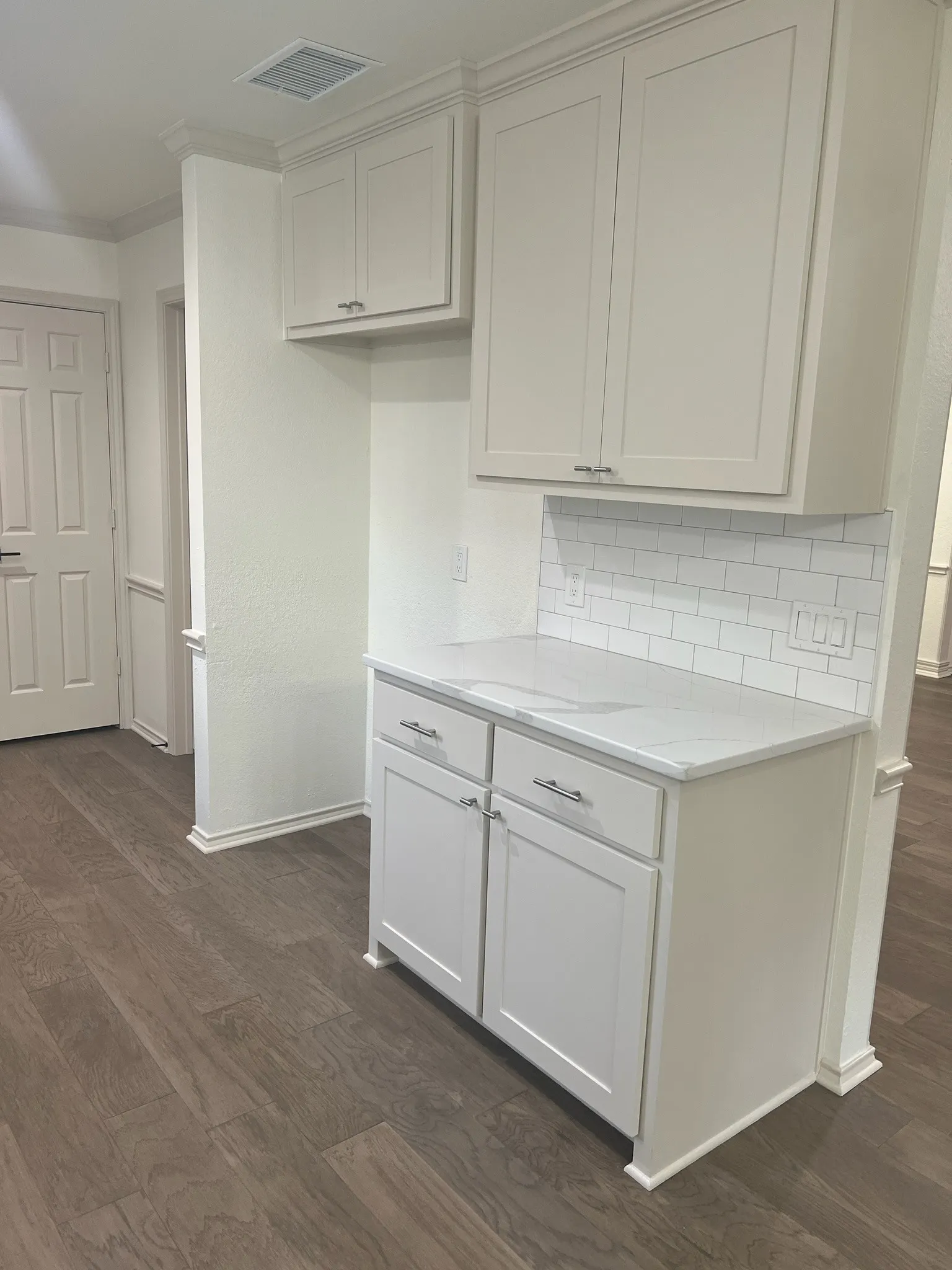 Single Family Residence For Rent in Tarrant County , 10108 Regent Row Street, Benbrook, Texas 76126, 3 Bedroom, 2 Bathroom, 2 Garage spaces, 1,813 Sqft, built in 1984, mls#21417794, Real Estate Agent in Benbrook, Homes For Rent in Tarrant county, Homes For Rent in Benbrook, Realtor in Benbrook Texas, Real Estate Brokerage Independent Realty Texas, Luminita Cordes Realtor