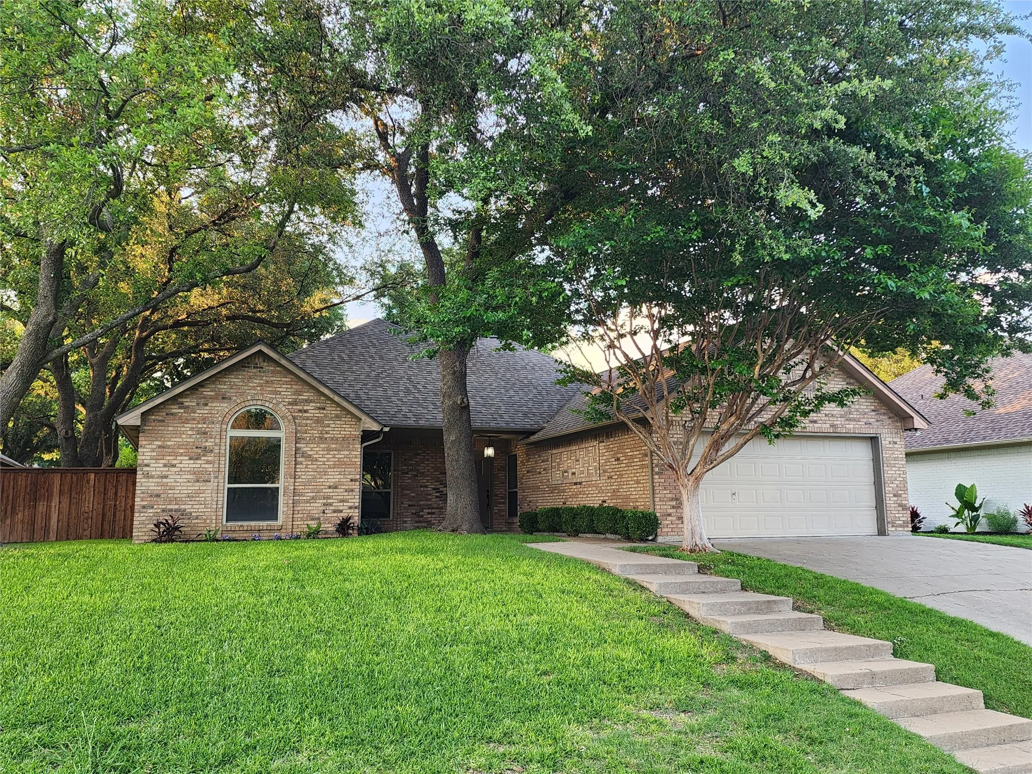 Single Family Residence For Rent in Tarrant County , 10108 Regent Row Street, Benbrook, Texas 76126, 3 Bedroom, 2 Bathroom, 2 Garage spaces, 1,813 Sqft, built in 1984, mls#21417794, Real Estate Agent in Benbrook, Homes For Rent in Tarrant county, Homes For Rent in Benbrook, Realtor in Benbrook Texas, Real Estate Brokerage Independent Realty Texas, Luminita Cordes Realtor