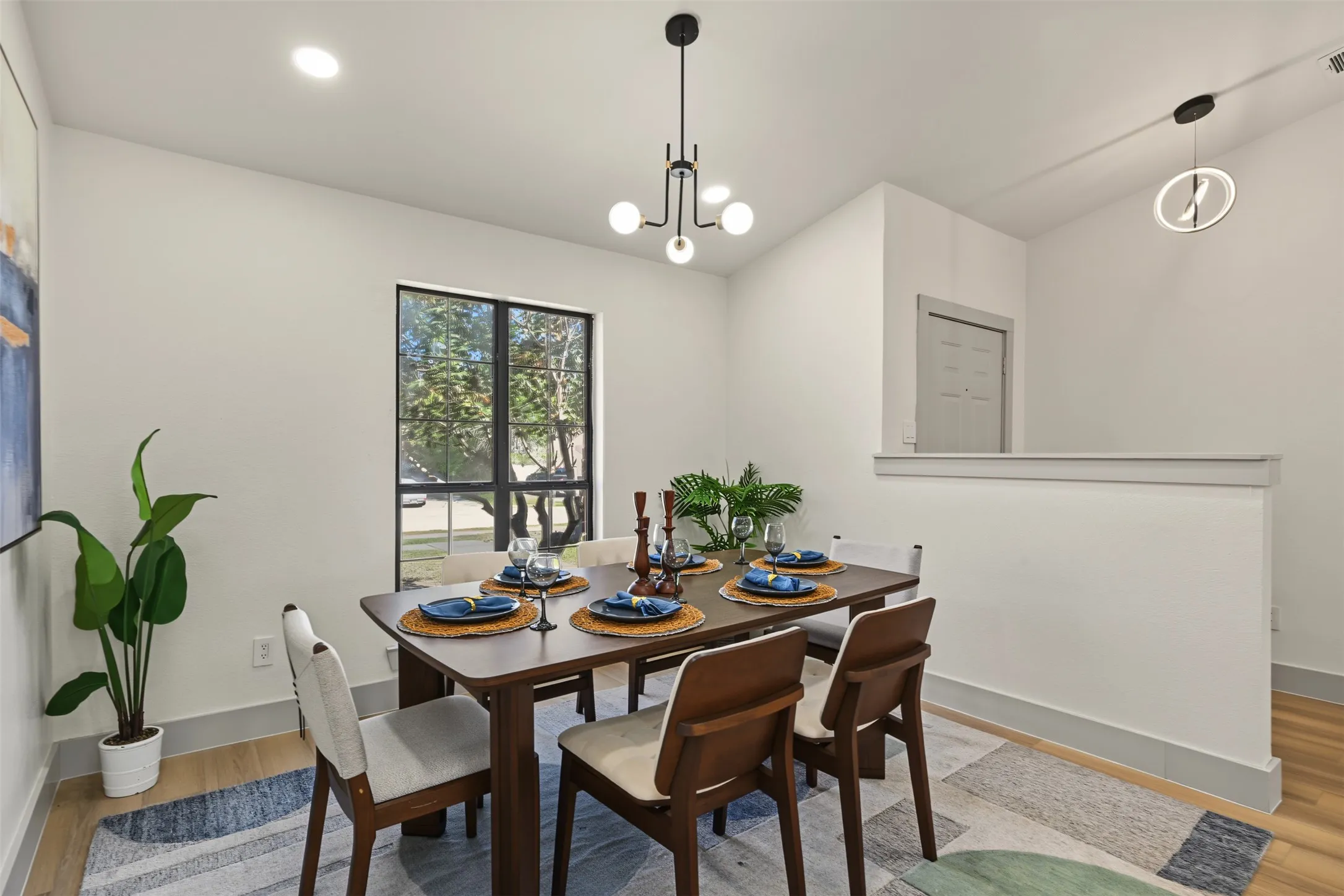 Single Family Residence For Sale in Denton County , 5317 Colonial Drive, Flower Mound, Texas 75028, 3 Bedroom, 2 Bathroom, 2 Garage spaces, 1,645 Sqft, built in 1985, mls#21416628, Real Estate Agent in Flower Mound, Homes For Sale in Denton county, Homes For Sale in Flower Mound, Realtor in Flower Mound Texas, Real Estate Brokerage Independent Realty Texas, Luminita Cordes Realtor