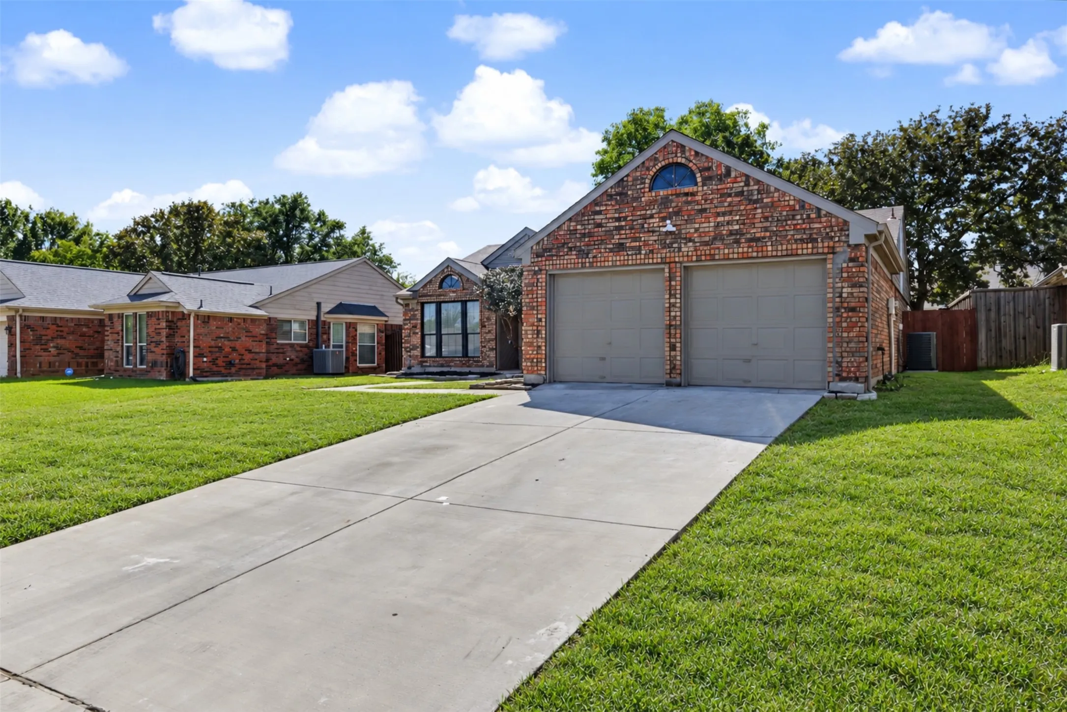 Single Family Residence For Sale in Denton County , 5317 Colonial Drive, Flower Mound, Texas 75028, 3 Bedroom, 2 Bathroom, 2 Garage spaces, 1,645 Sqft, built in 1985, mls#21416628, Real Estate Agent in Flower Mound, Homes For Sale in Denton county, Homes For Sale in Flower Mound, Realtor in Flower Mound Texas, Real Estate Brokerage Independent Realty Texas, Luminita Cordes Realtor